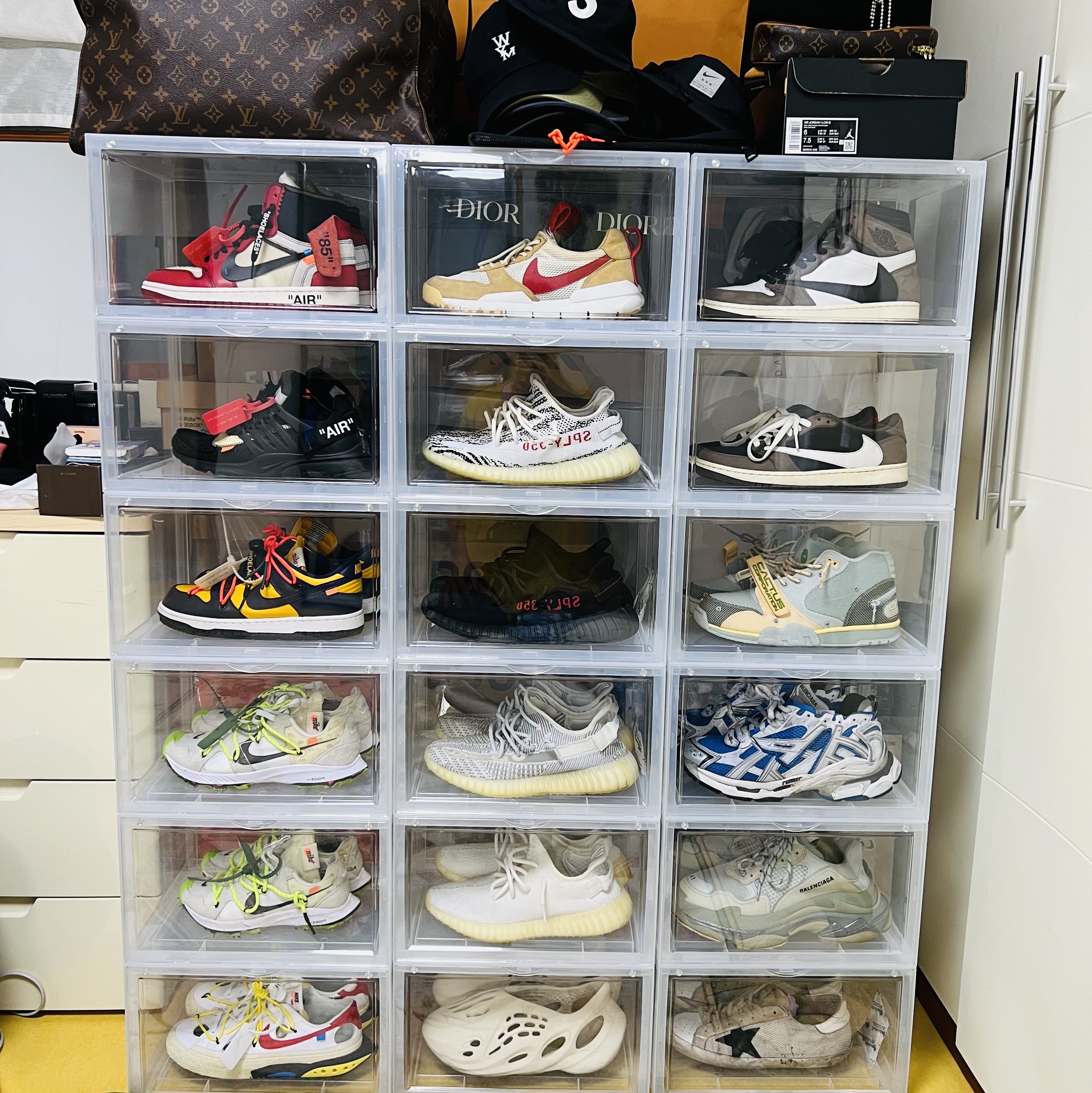 Jordan 1 x Travis Scott Retro High OG SP Mocha, Nike x Tom Sachs Mars Yard Shoe 2.0 Space Camp 착용 스타일