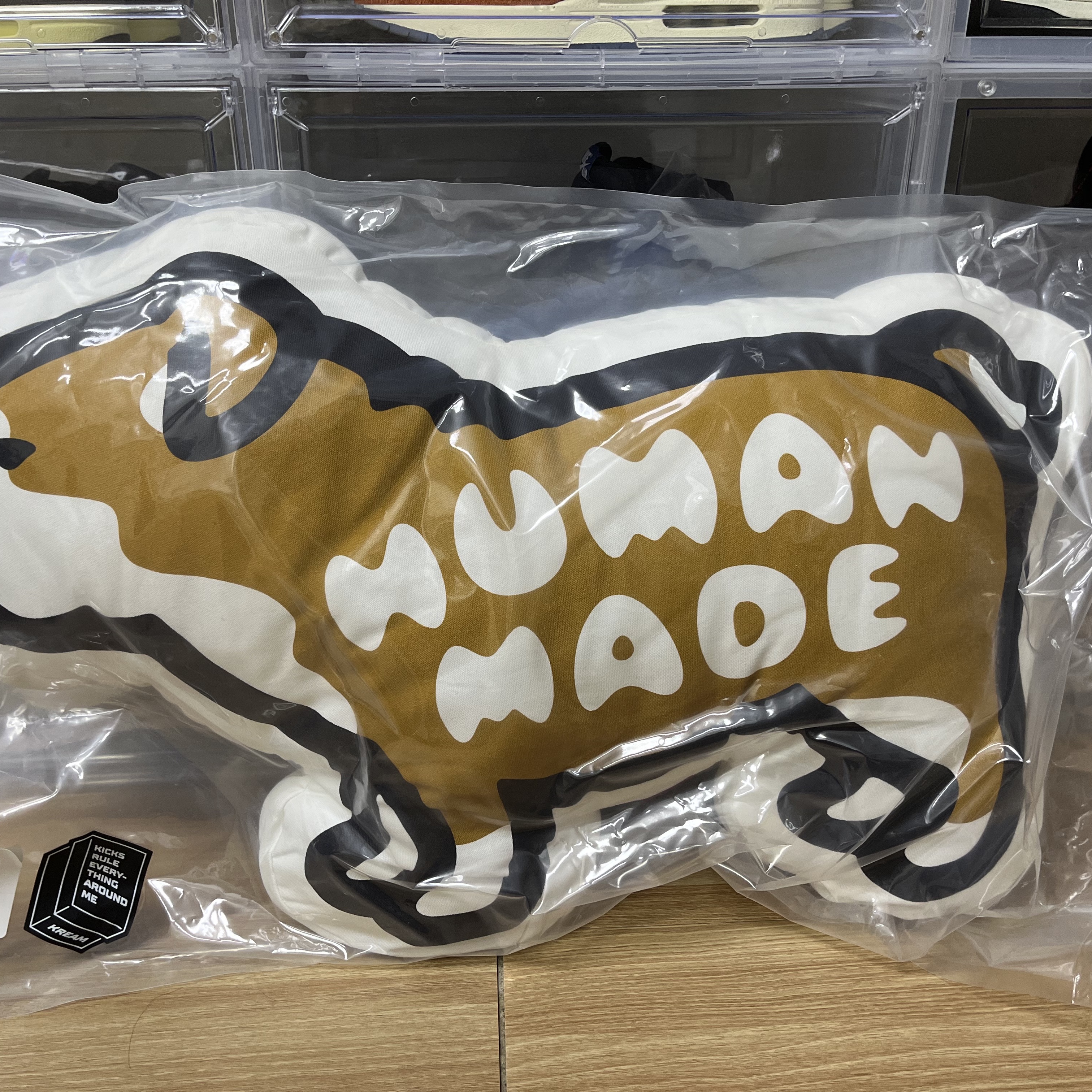 Human Made Bulldog Cushion 착용 스타일 - 2
