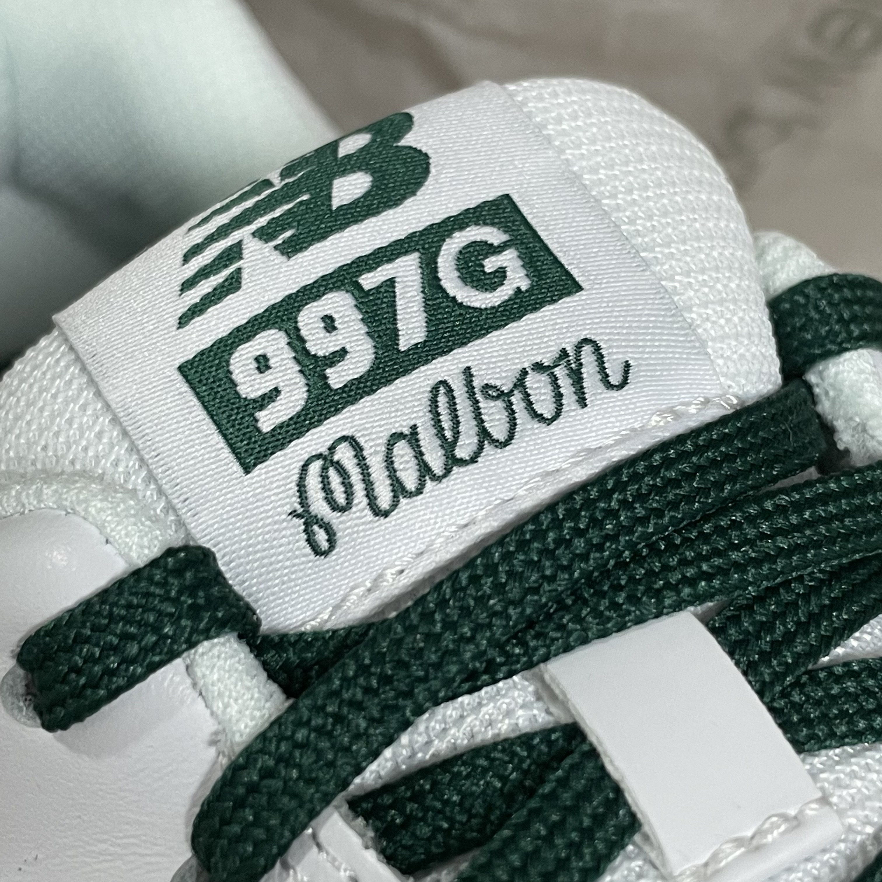 New Balance x Malbon 997 Golf White Green 착용 스타일 - 4