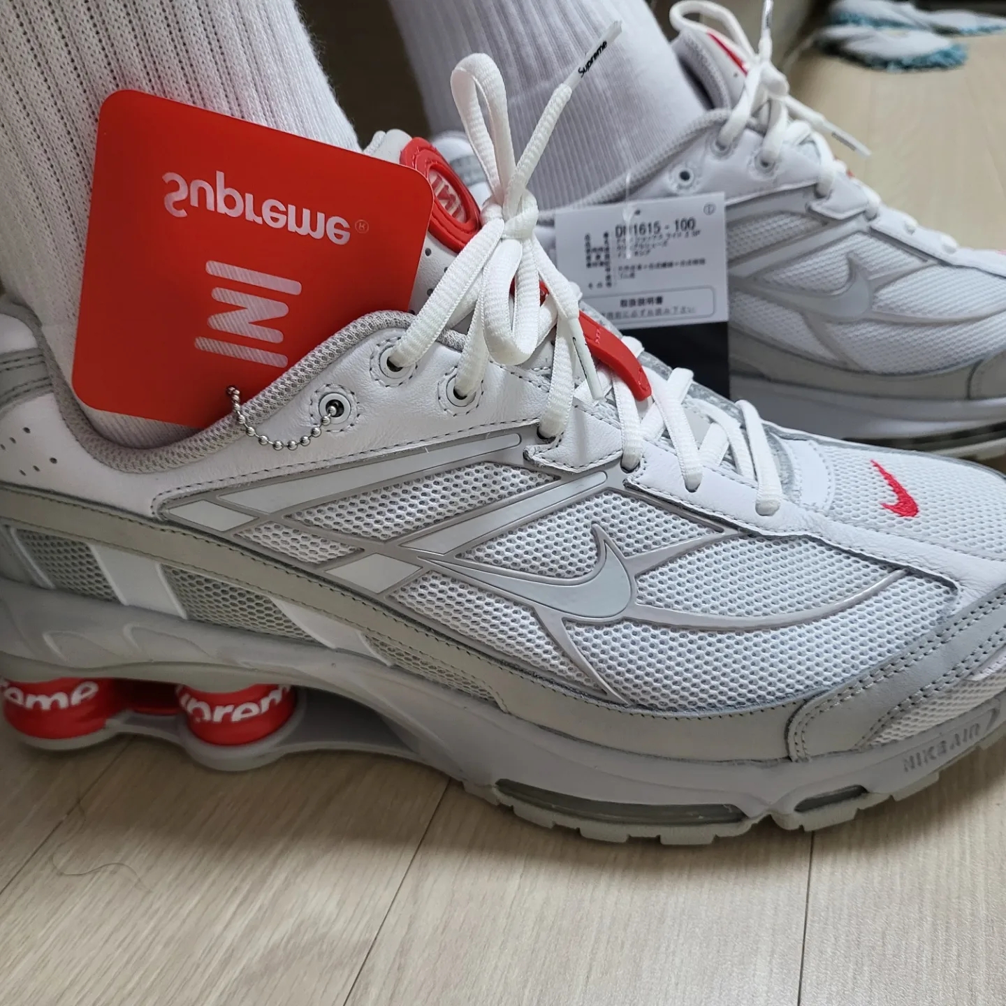 Nike x Supreme Shox Ride 2 SP White, Nike x Supreme Shox Ride 2 SP Red 착용 스타일 - 4