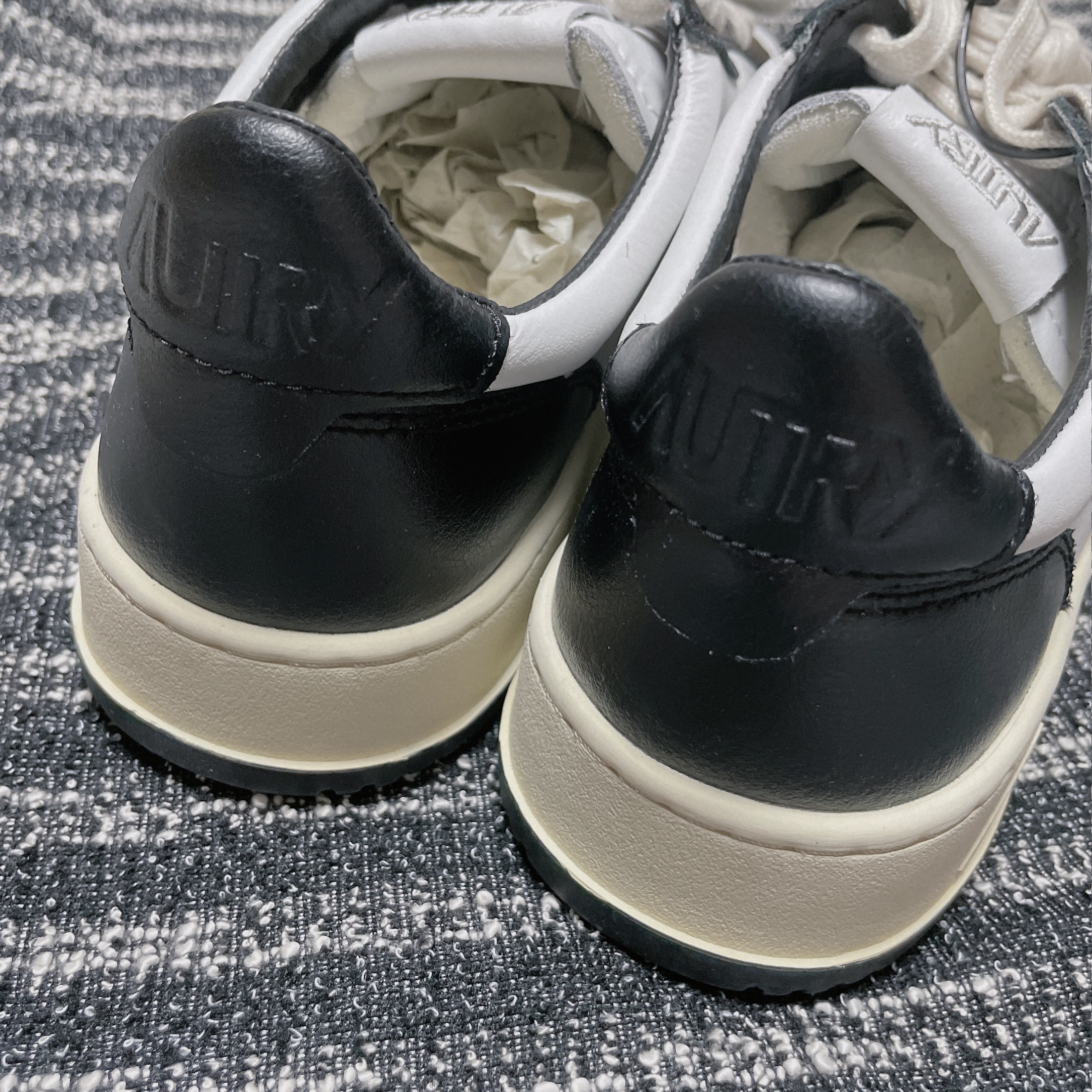 Autry Medalist Low Leather Sneakers Black White, Nike Dunk Low Retro Black 착용 스타일 - 3