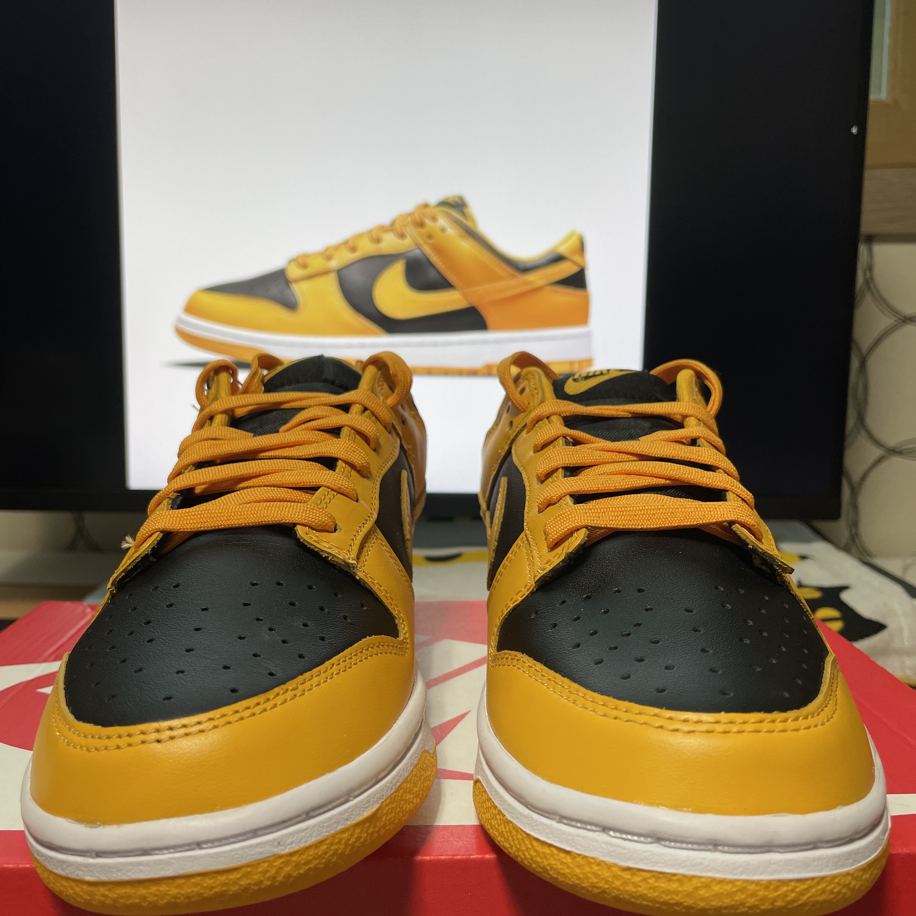 Nike Dunk Low Retro Championship Goldenrod 착용 스타일 - 3