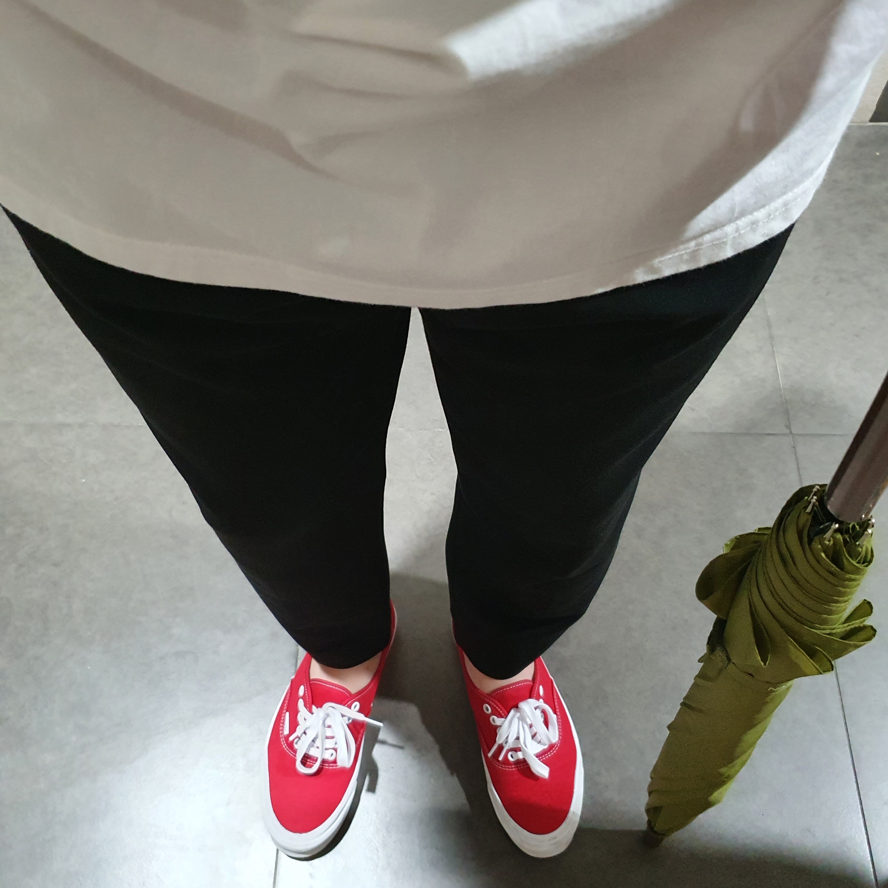 Vans Vault OG Authentic LX Red 착용 스타일