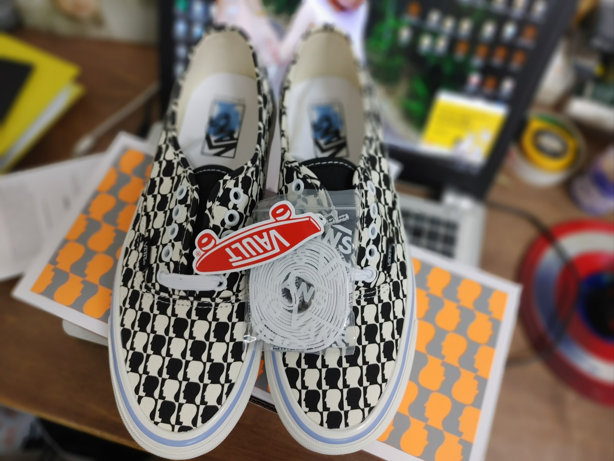 Vans Vault x Brain Dead OG Authentic LX Black White 착용 스타일 - 2