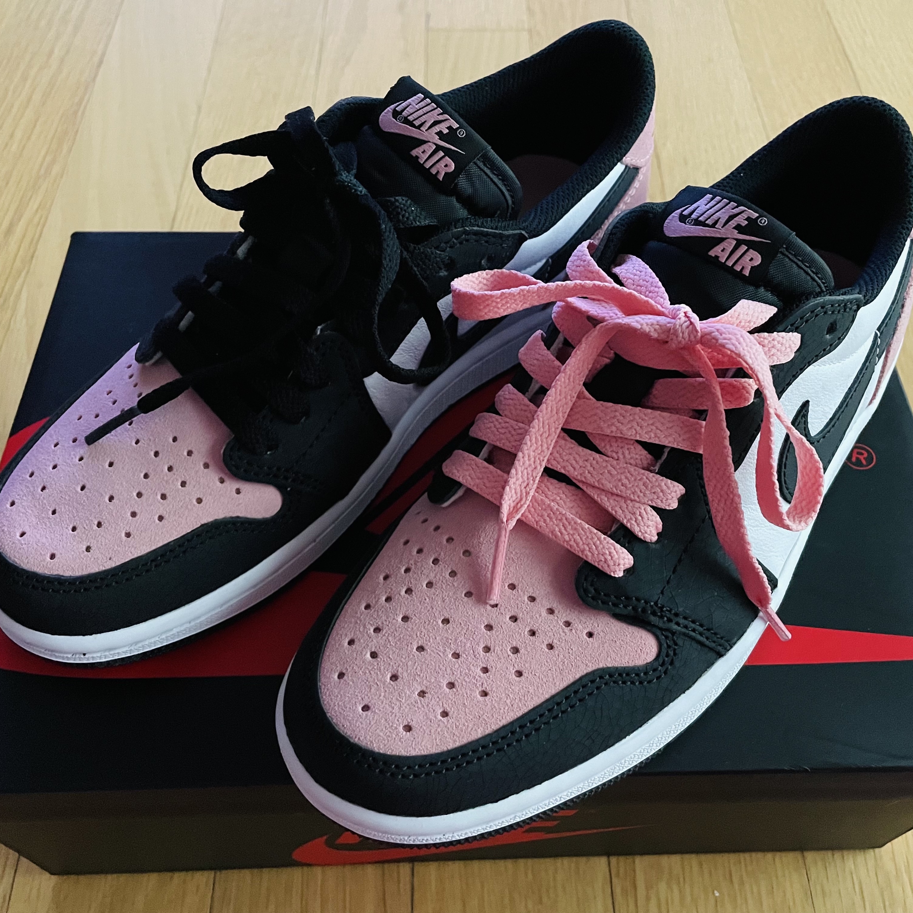 Jordan 1 Retro Low OG Bleached Coral 착용 스타일
