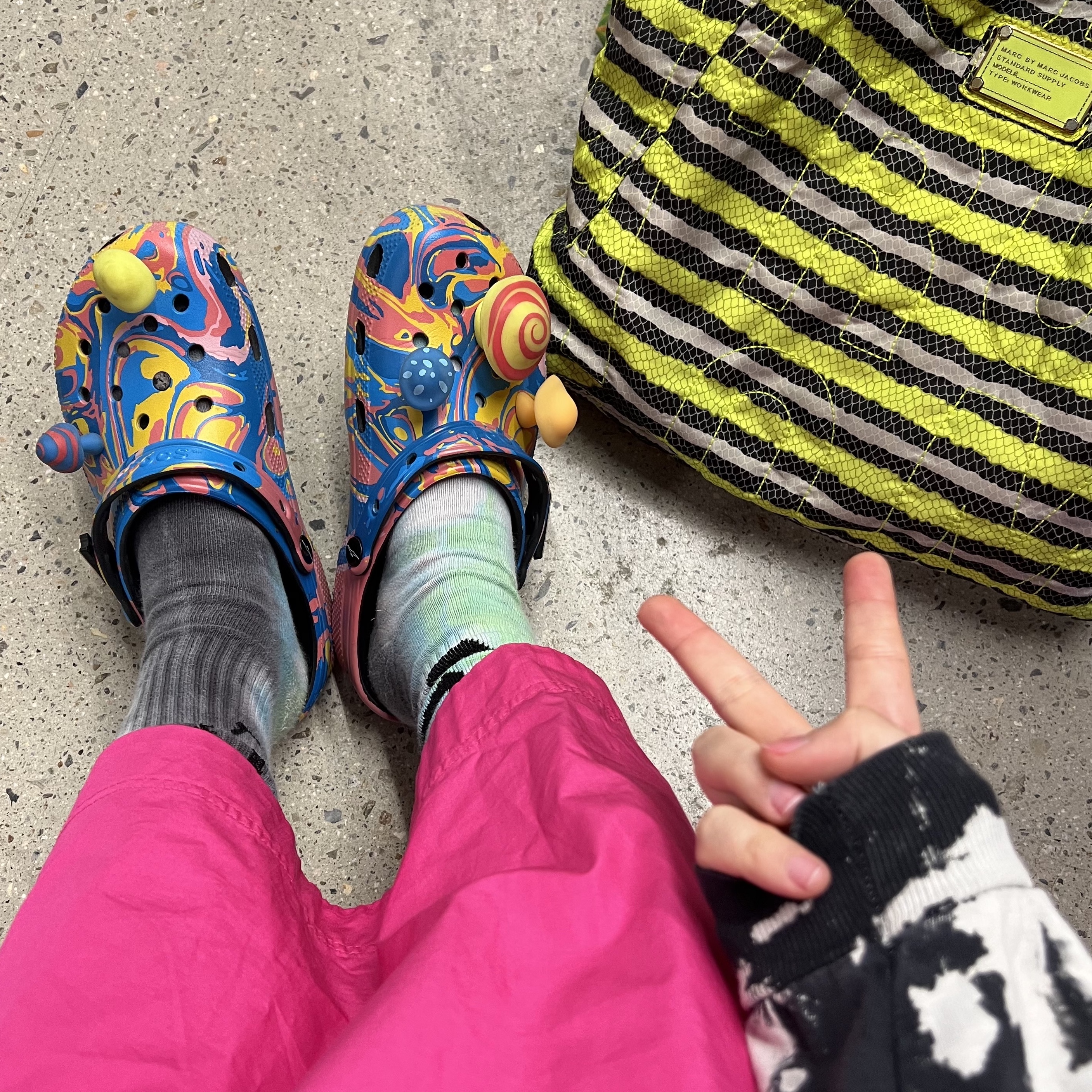 Crocs x Diplo Classic Clog Take a Walk On the Weird Side 착용 스타일 - 2