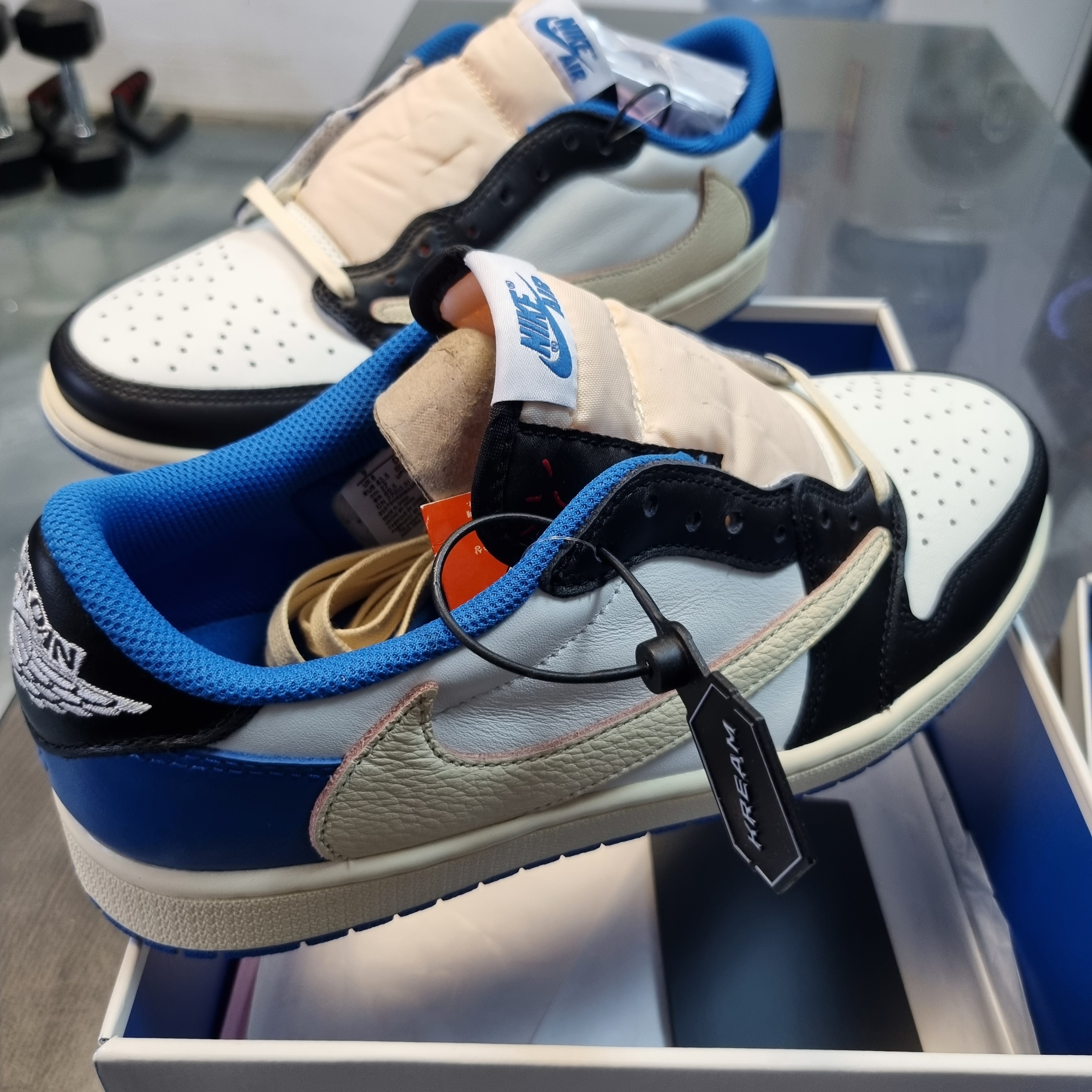 Jordan 1 x Travis Scott x Fragment Retro Low OG SP Military Blue 착용 스타일