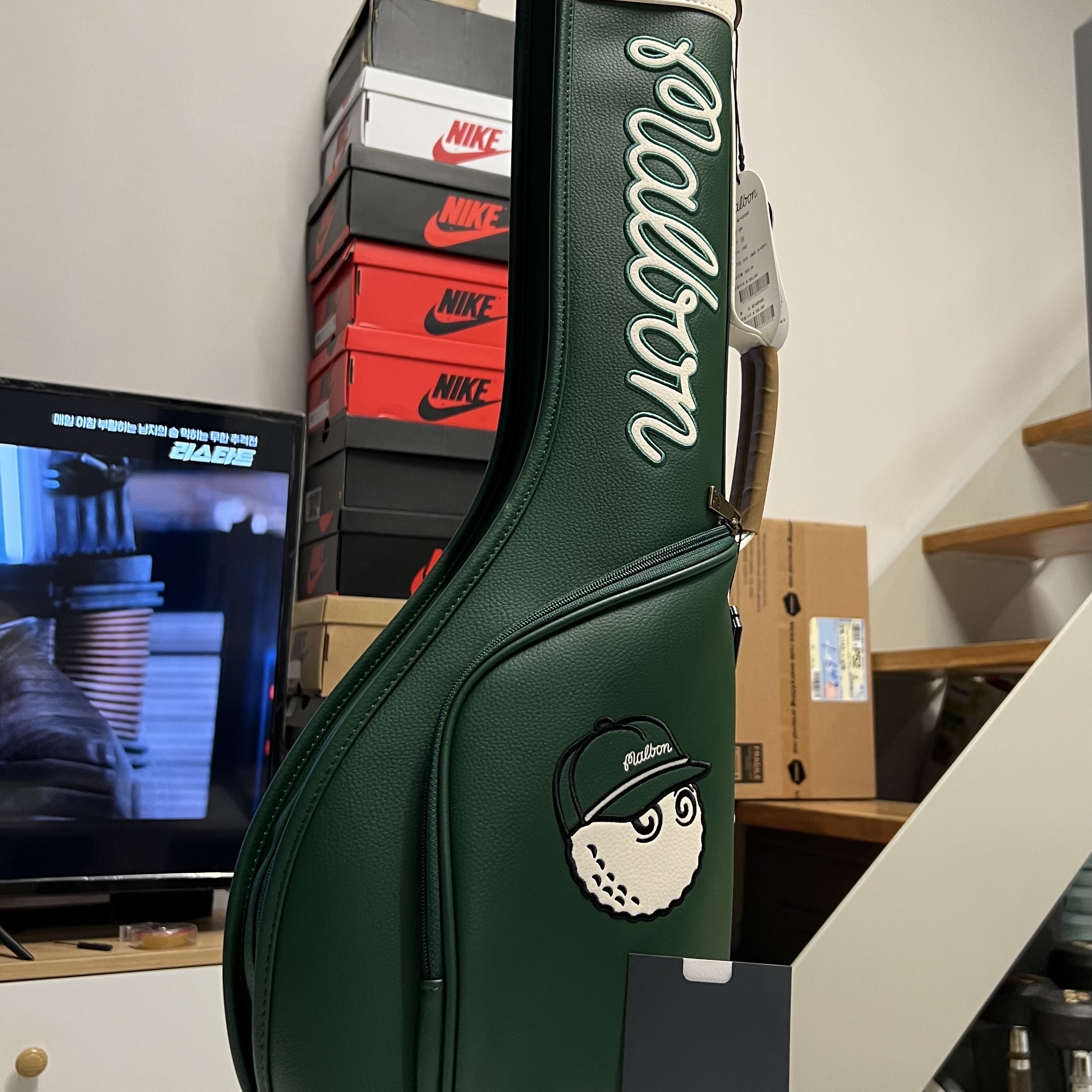 Malbon Golf M Bucket Classic Half Bag Green 착용 스타일 - 3
