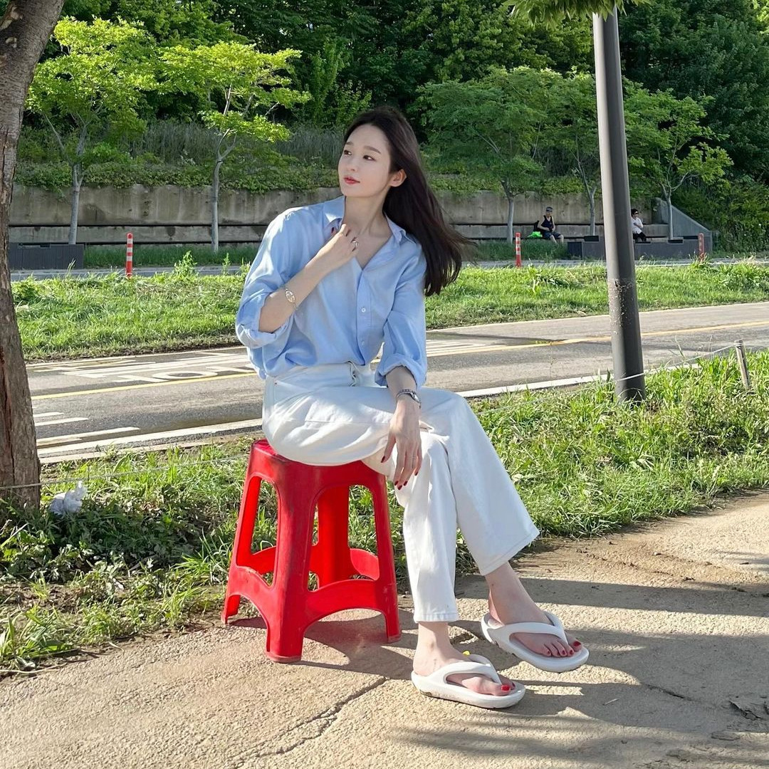 New Balance x Taw&Toe Flip Flop Ivory 착용 스타일 - 3