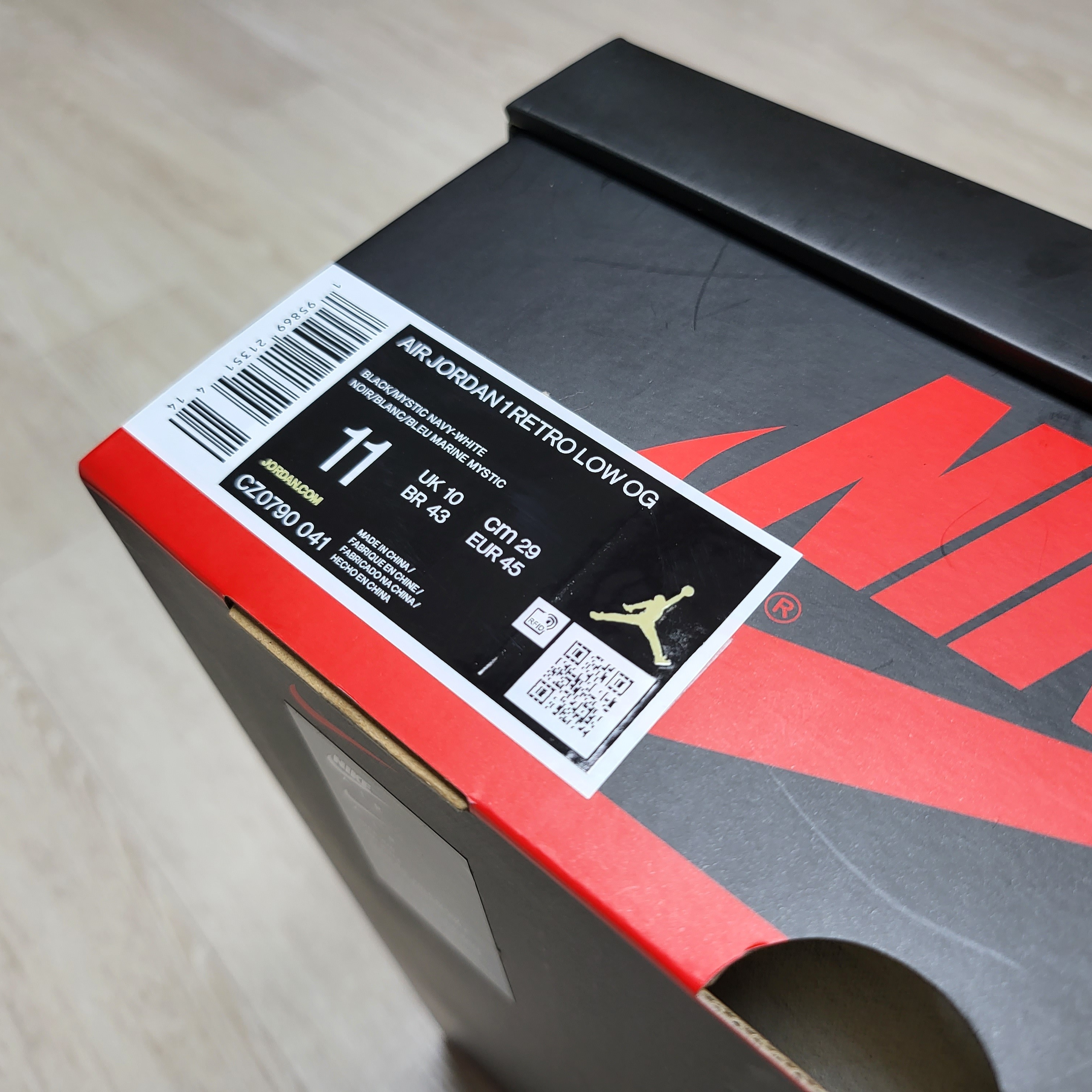 Jordan 1 Retro Low OG Mystic Navy 착용 스타일 - 2