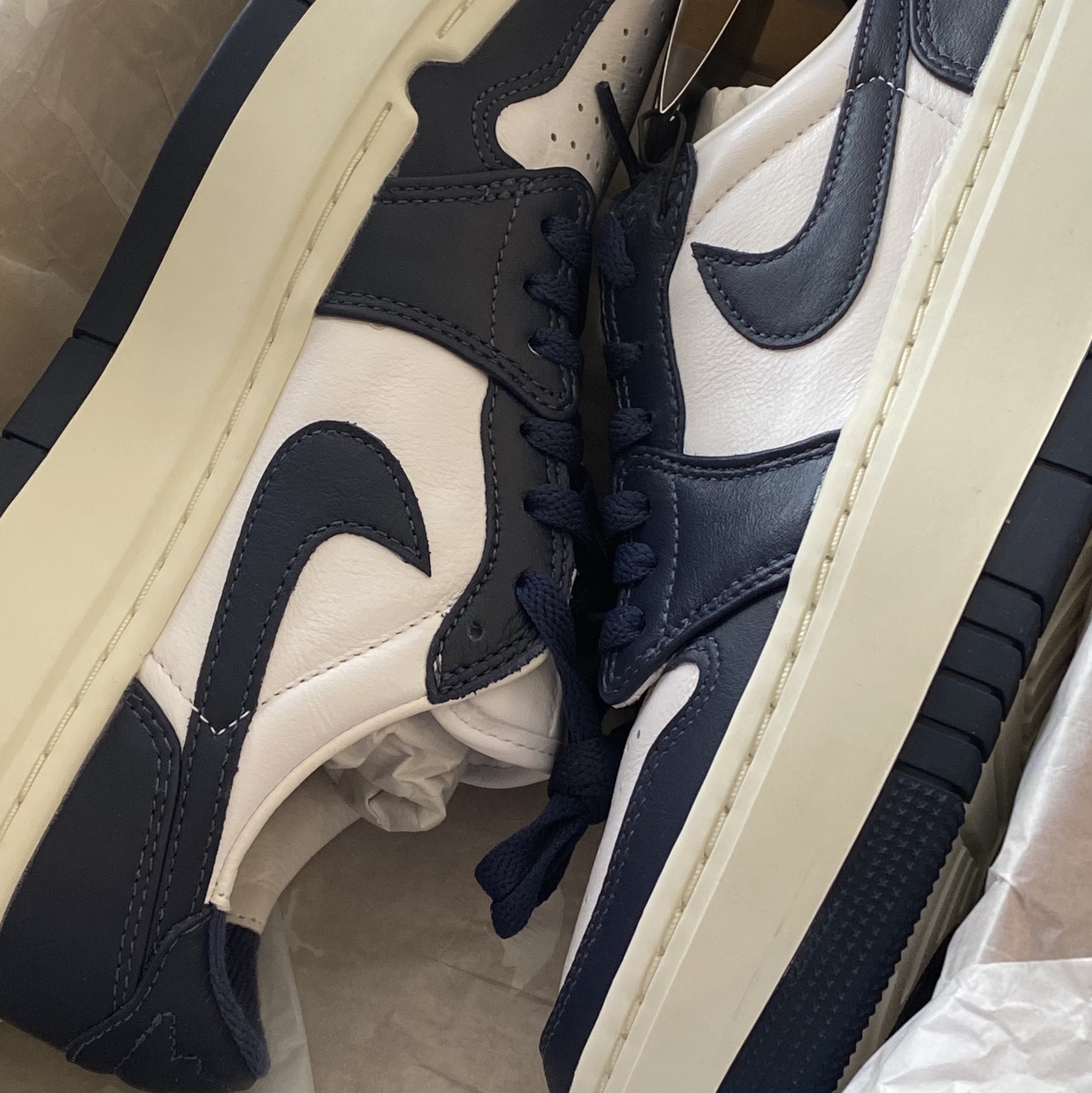 (W) Jordan 1 Elevate Low Midnight Navy 착용 스타일 - 3