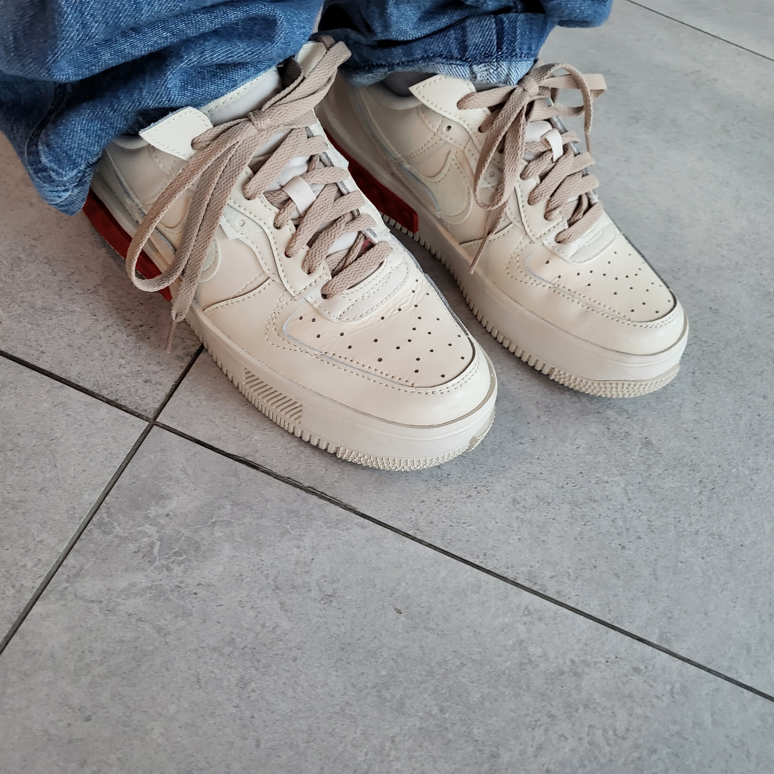 (W) Nike Air Force 1 Fontanka Pearl White, Louis Vuitton LVSE Monogram Gradient T-Shirt Black White 착용 스타일 - 2