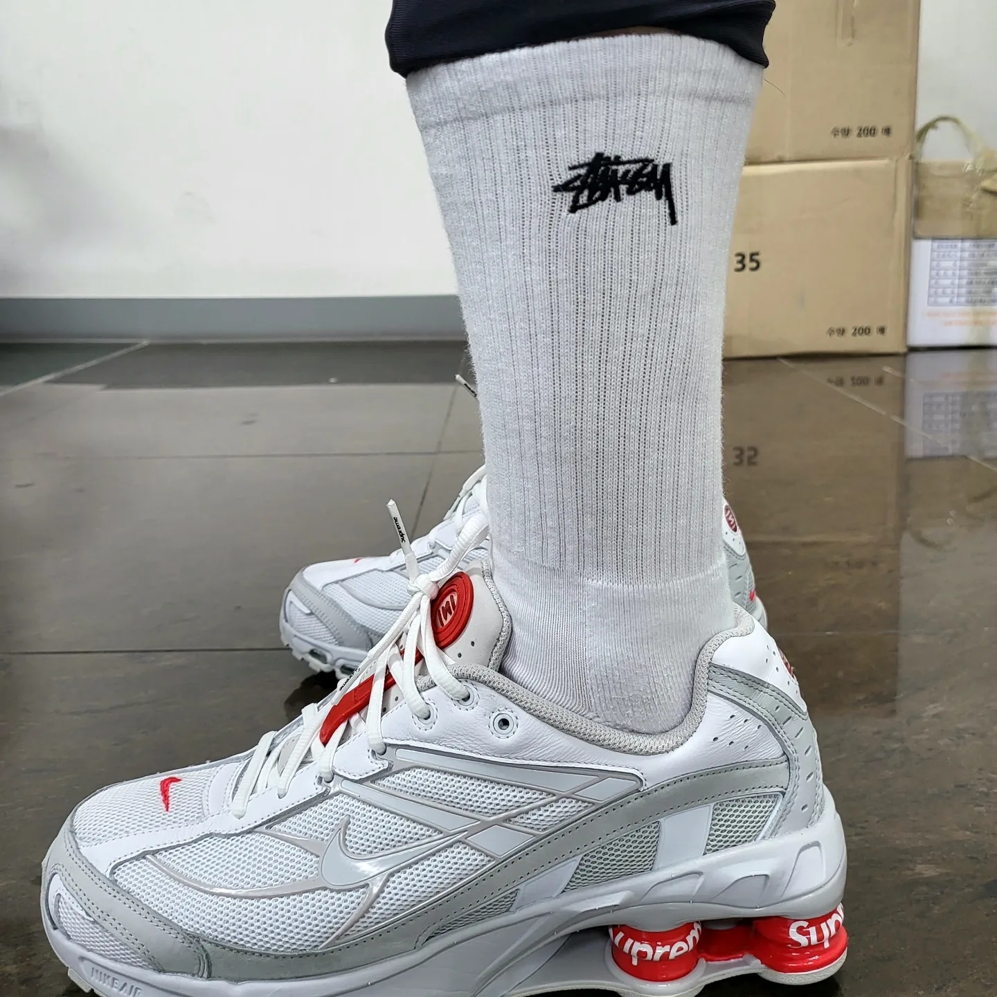 Nike x Supreme Shox Ride 2 SP White, Nike x Supreme Shox Ride 2 SP Red 착용 스타일 - 3