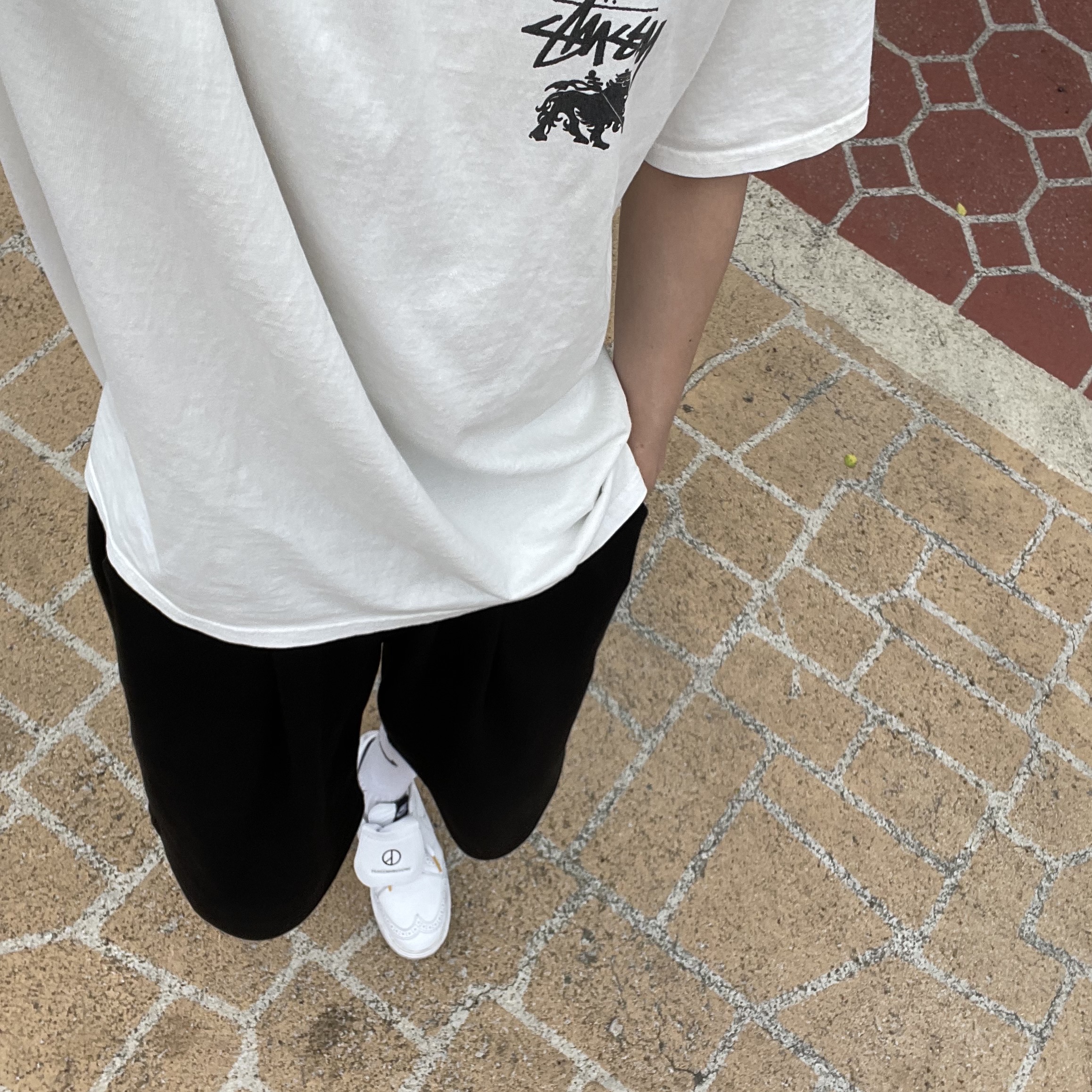 Stussy Lion Dot Pigment Dyed T-Shirt Natural, Nike x Peaceminusone Kwondo1 White 착용 스타일 - 1