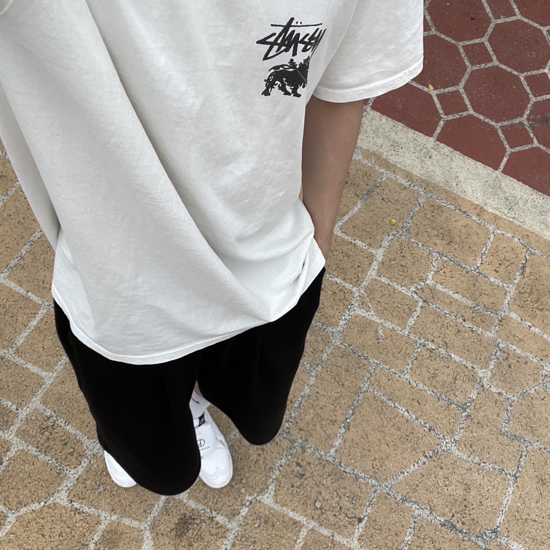 Stussy Lion Dot Pigment Dyed T-Shirt Natural, Nike x Peaceminusone Kwondo1 White 착용 스타일 - 2