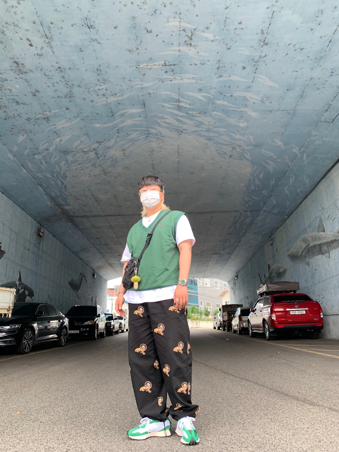New Balance 327 Varsity Green, Arc'teryx Mantis 2 Waistpack Black 착용 스타일 - 1