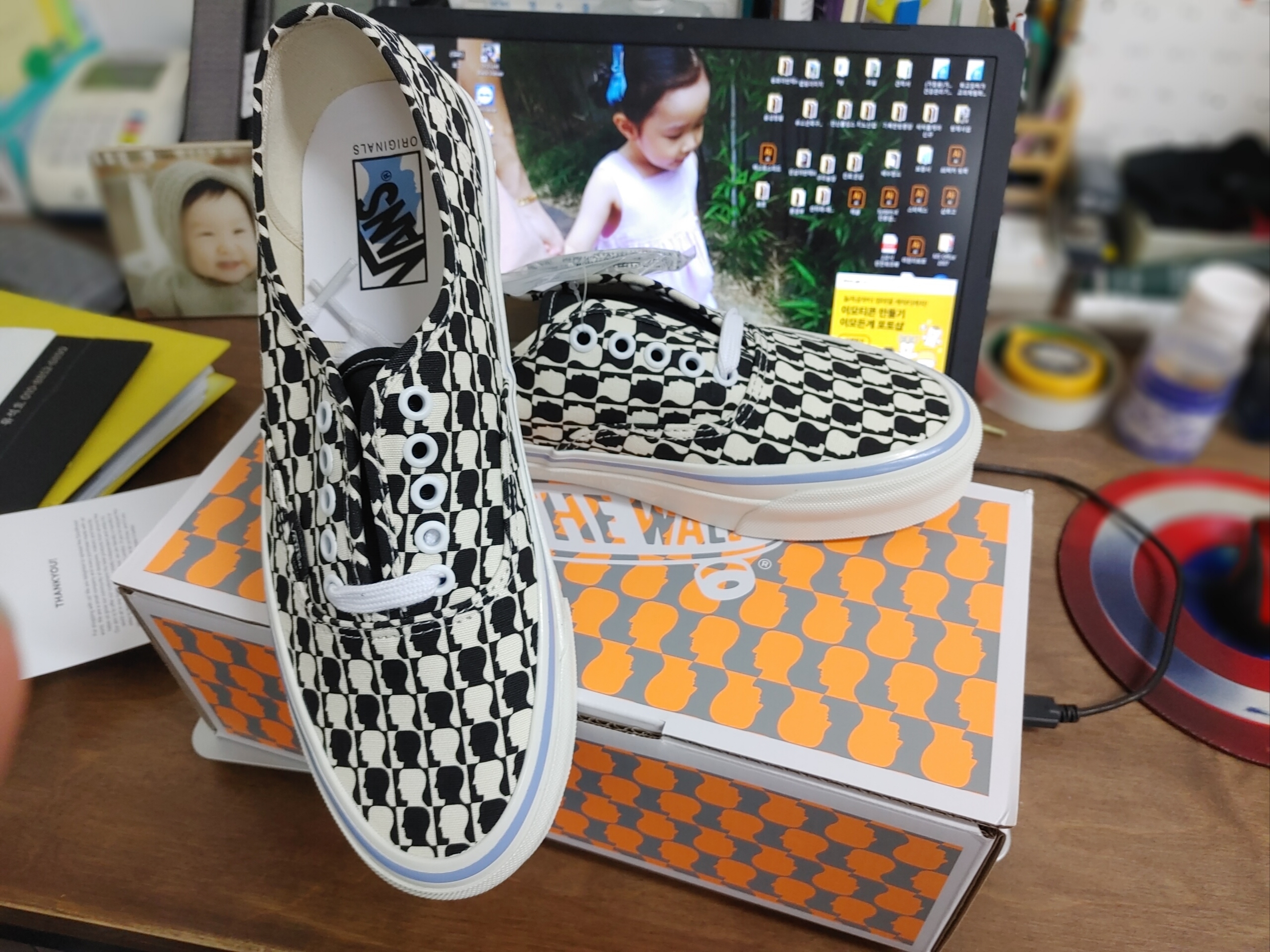Vans Vault x Brain Dead OG Authentic LX Black White 착용 스타일 - 1