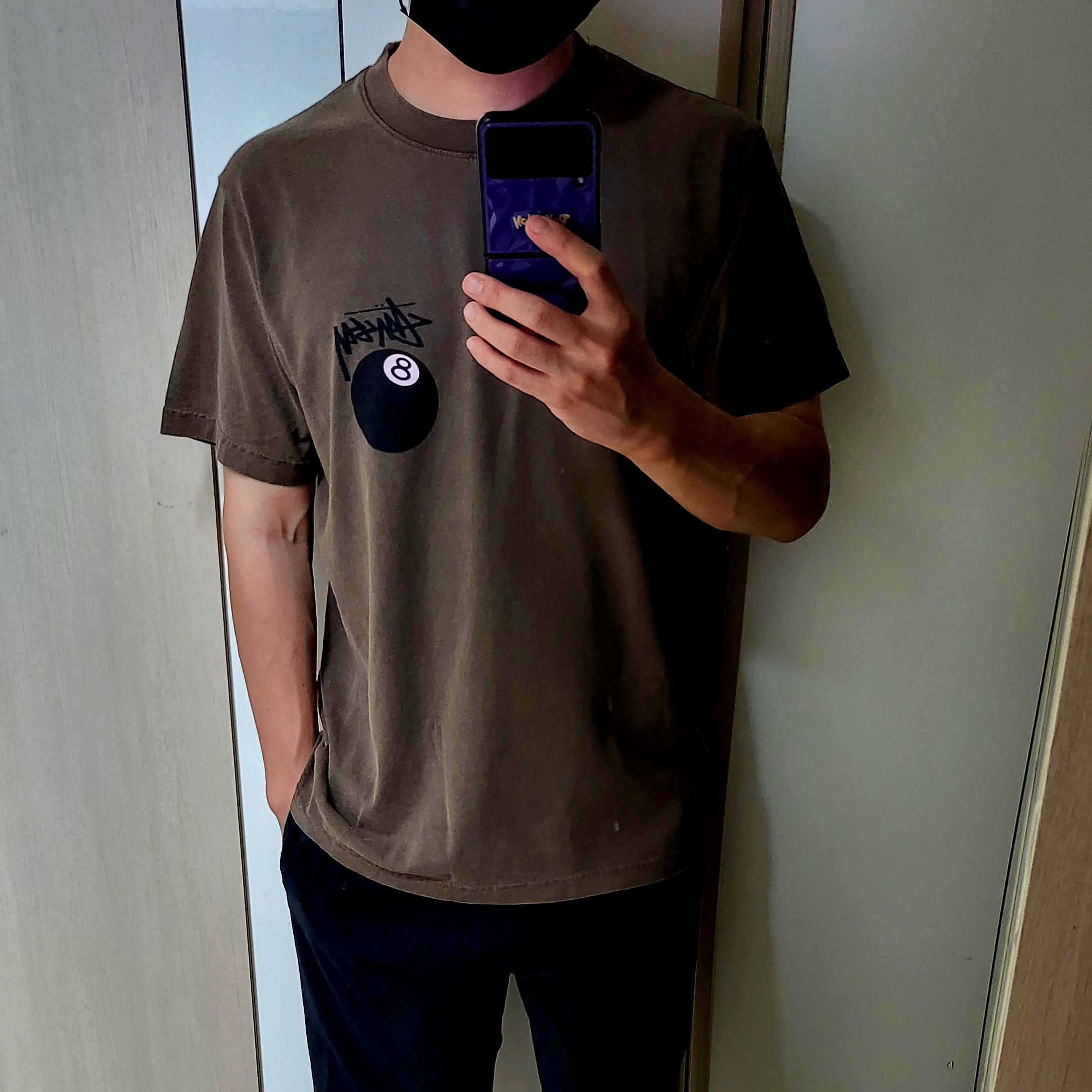 Stussy 8 Ball Pigment Dyed T-Shirt Coffee - 22SS, Yeezy Gap Engineered By Balenciaga Fitted Sweatpants Washed Black 착용 스타일 - 3