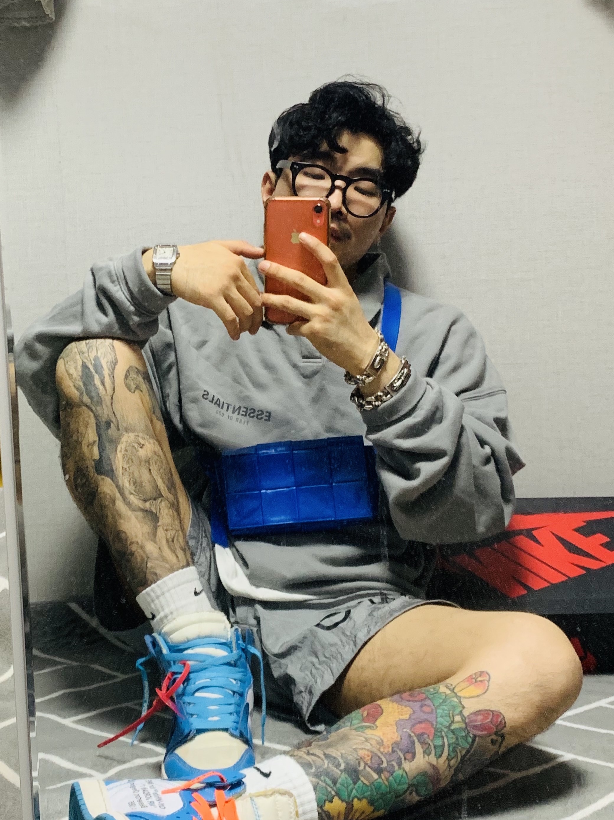 Jordan 1 x Off-White Retro High University Blue, Bottega Veneta Mini Leather Belt Cassette Parakeet 착용 스타일 - 1