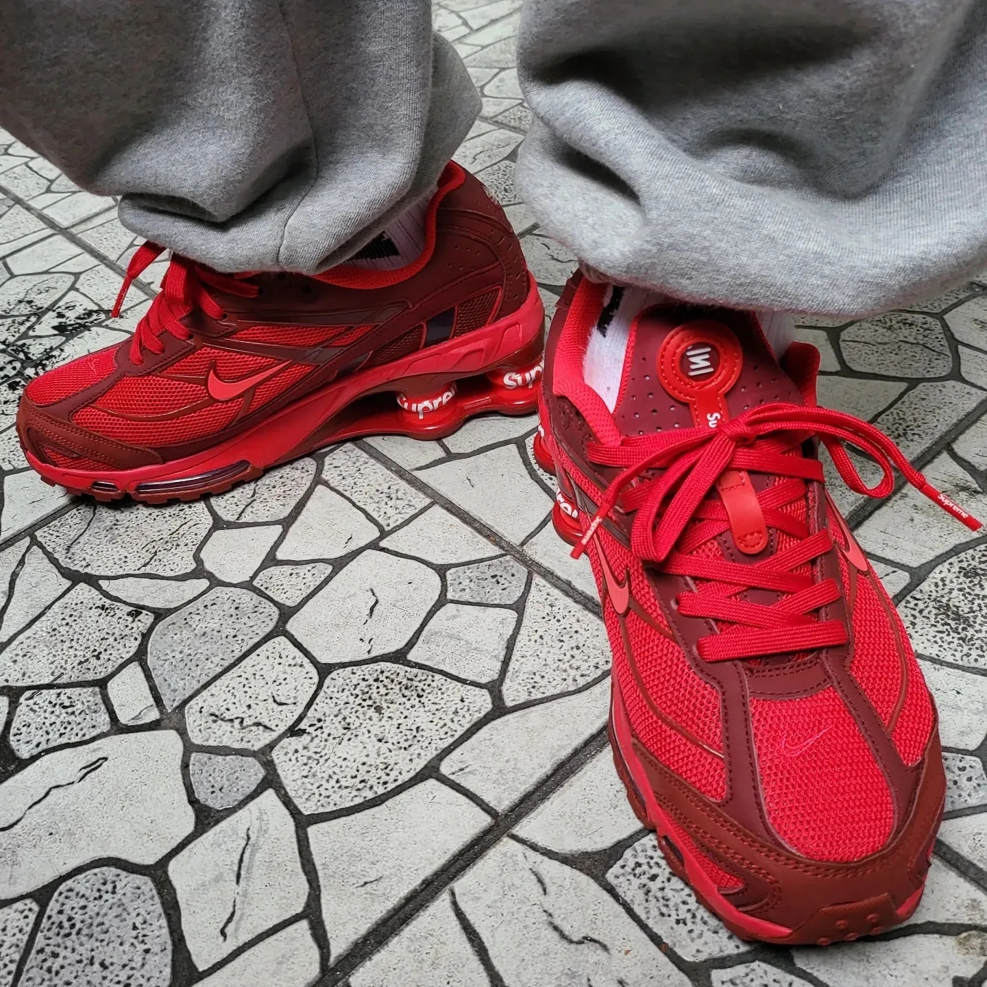 Nike x Supreme Shox Ride 2 SP White, Nike x Supreme Shox Ride 2 SP Red 착용 스타일 - 5