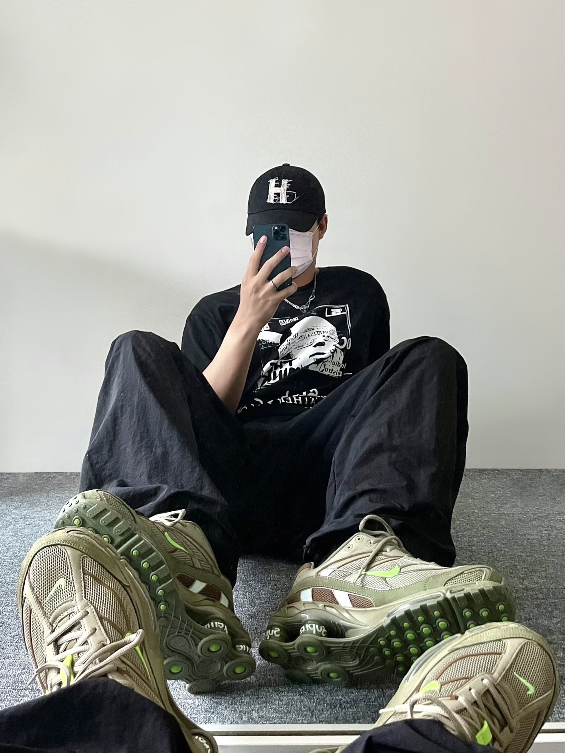 Nike x Supreme Shox Ride 2 SP Neutral Olive 착용 스타일 - 1