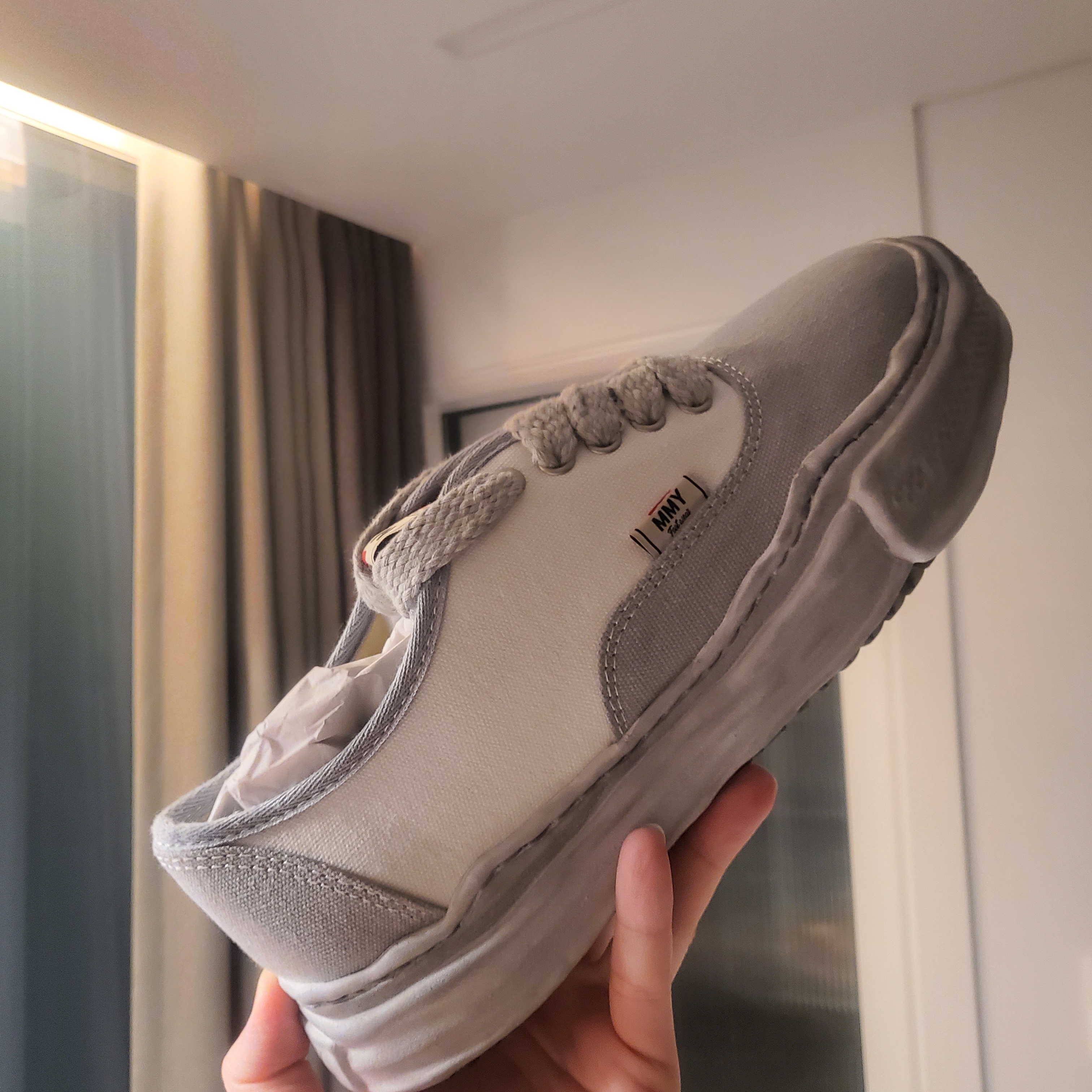 Maison Mihara Yasuhiro Baker OG Sole OD Canvas Low-top Sneakers White 착용 스타일