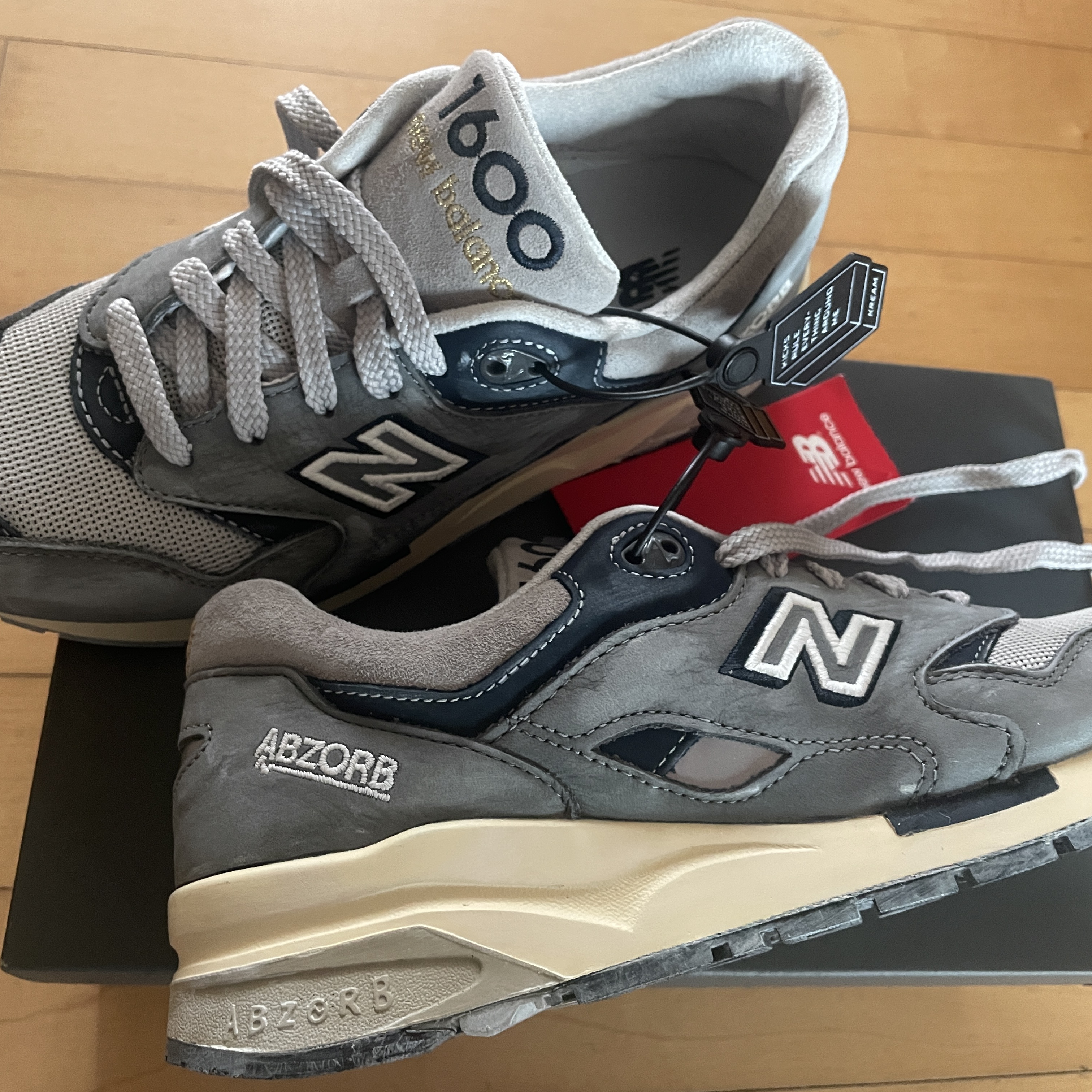 New Balance 1600 Premium Vintage Grey 착용 스타일 - 1