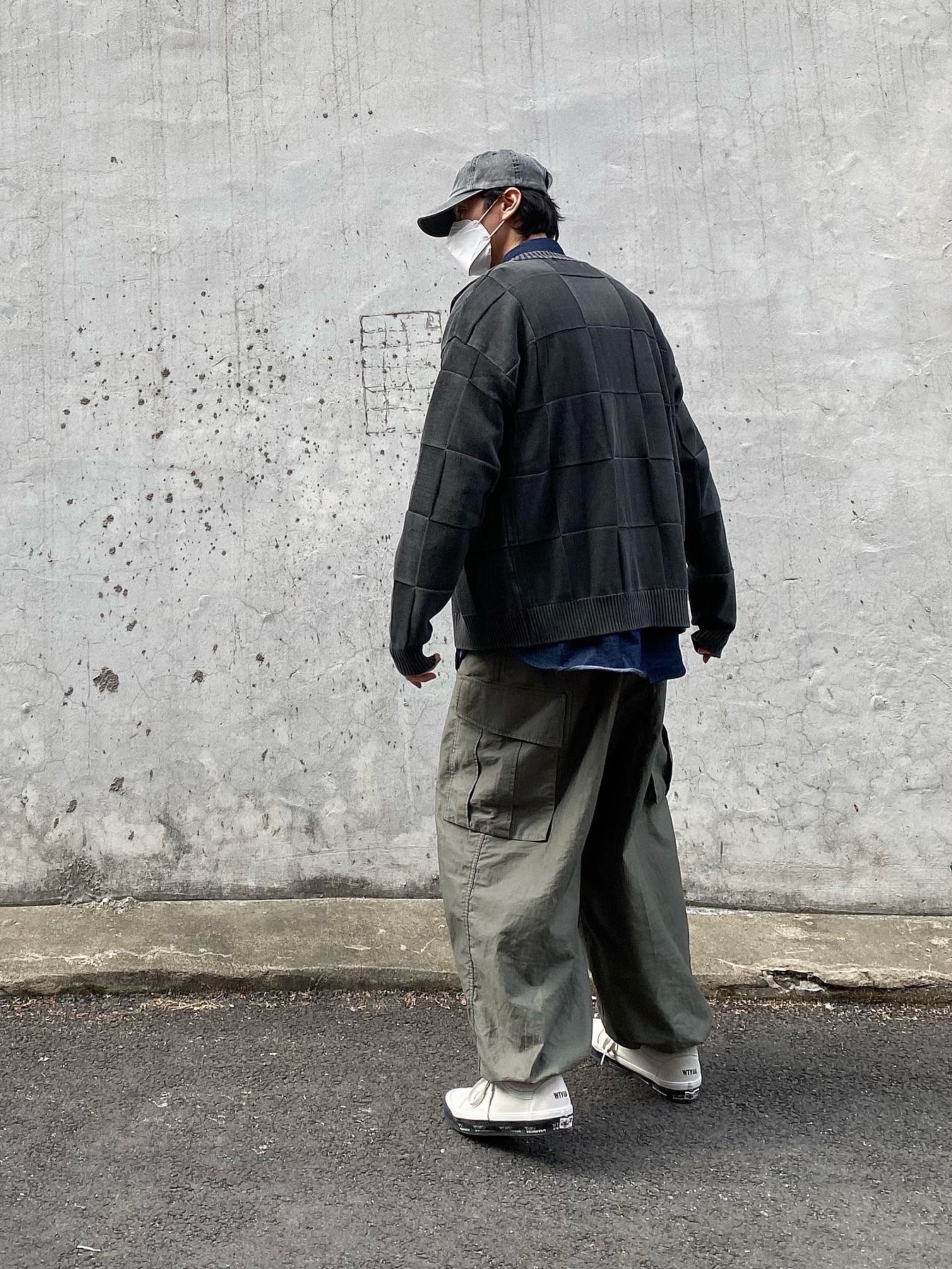 Vans Vault x WTAPS Old Skool LX White Black, Supreme Pigment Print S Logo 6-Panel Black - 20SS 착용 스타일 - 3