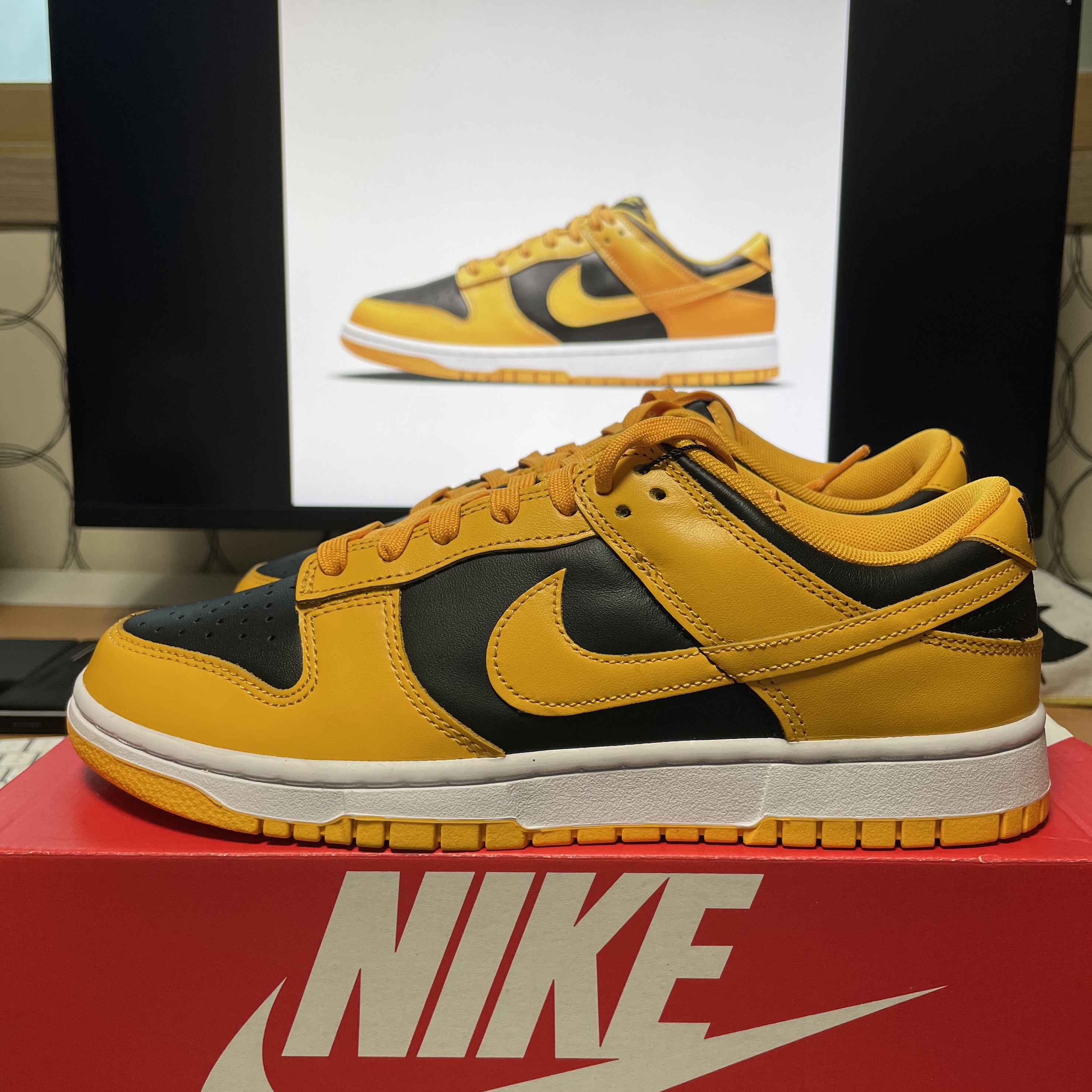 Nike Dunk Low Retro Championship Goldenrod 착용 스타일 - 5