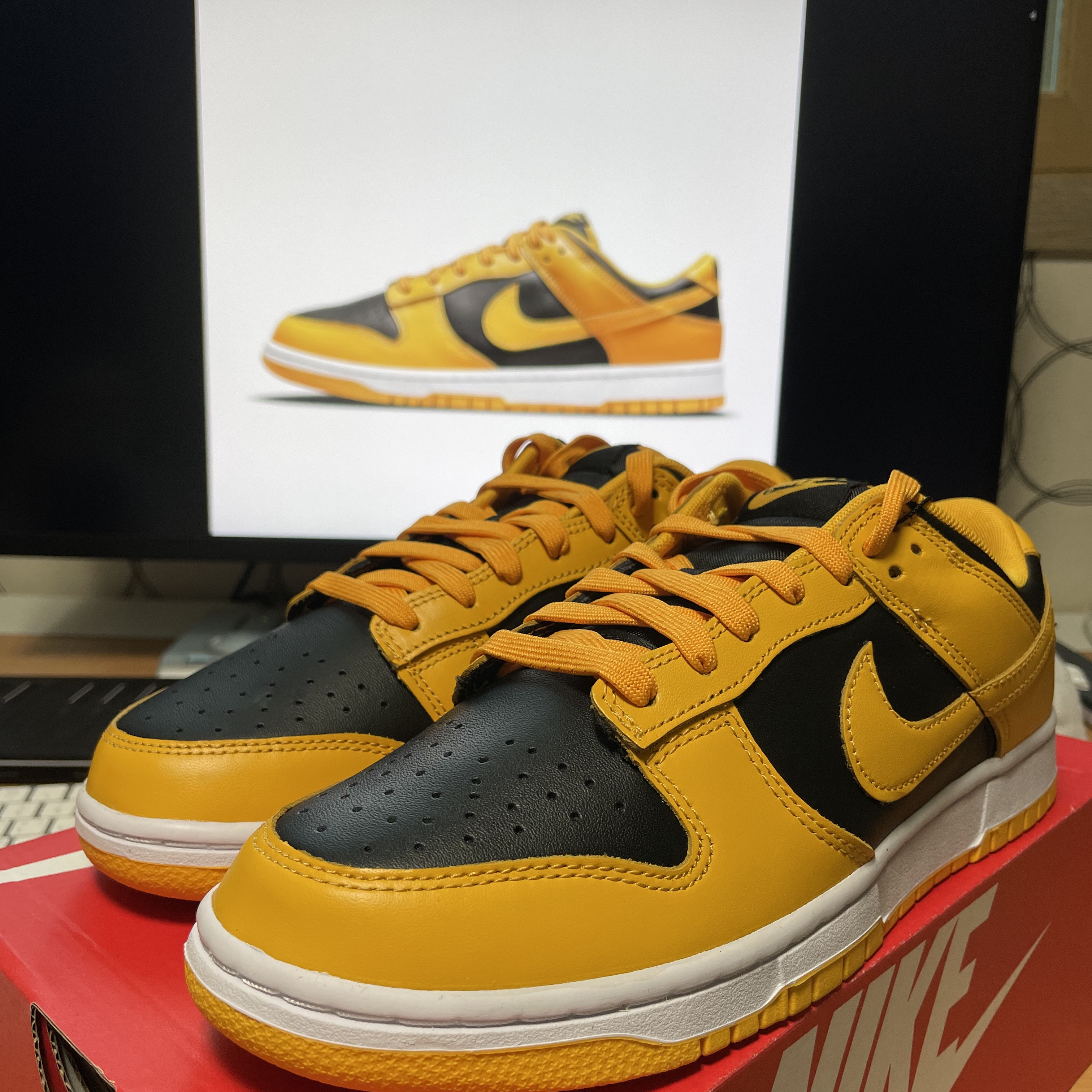 Nike Dunk Low Retro Championship Goldenrod 착용 스타일 - 4