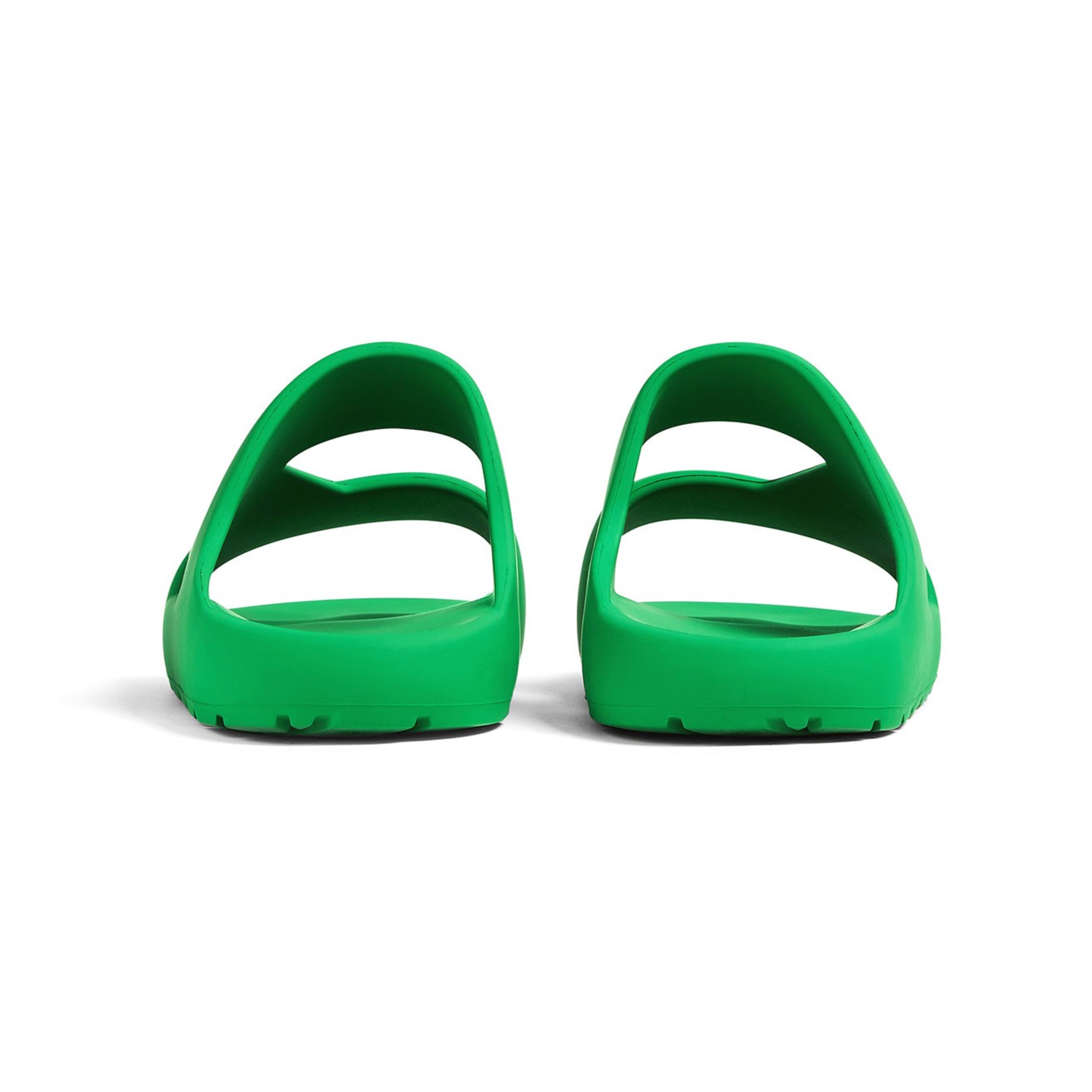 Bottega Veneta Rubber Slider Kiwi, Bottega Veneta Rubber Slider Sea Salt 착용 스타일 - 3