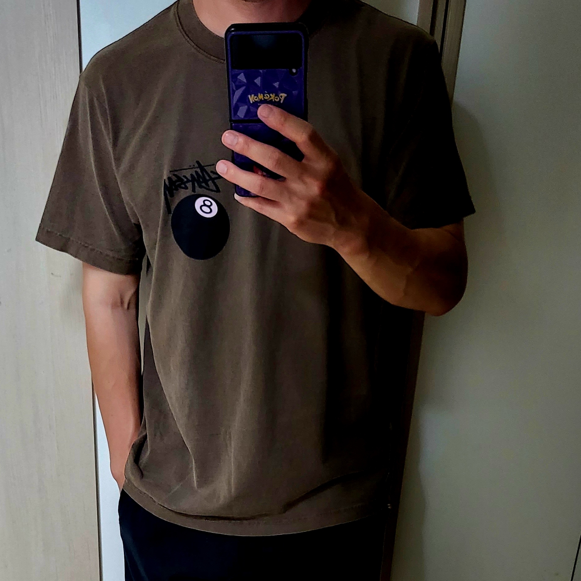Stussy 8 Ball Pigment Dyed T-Shirt Coffee - 22SS, Yeezy Gap Engineered By Balenciaga Fitted Sweatpants Washed Black 착용 스타일 - 1