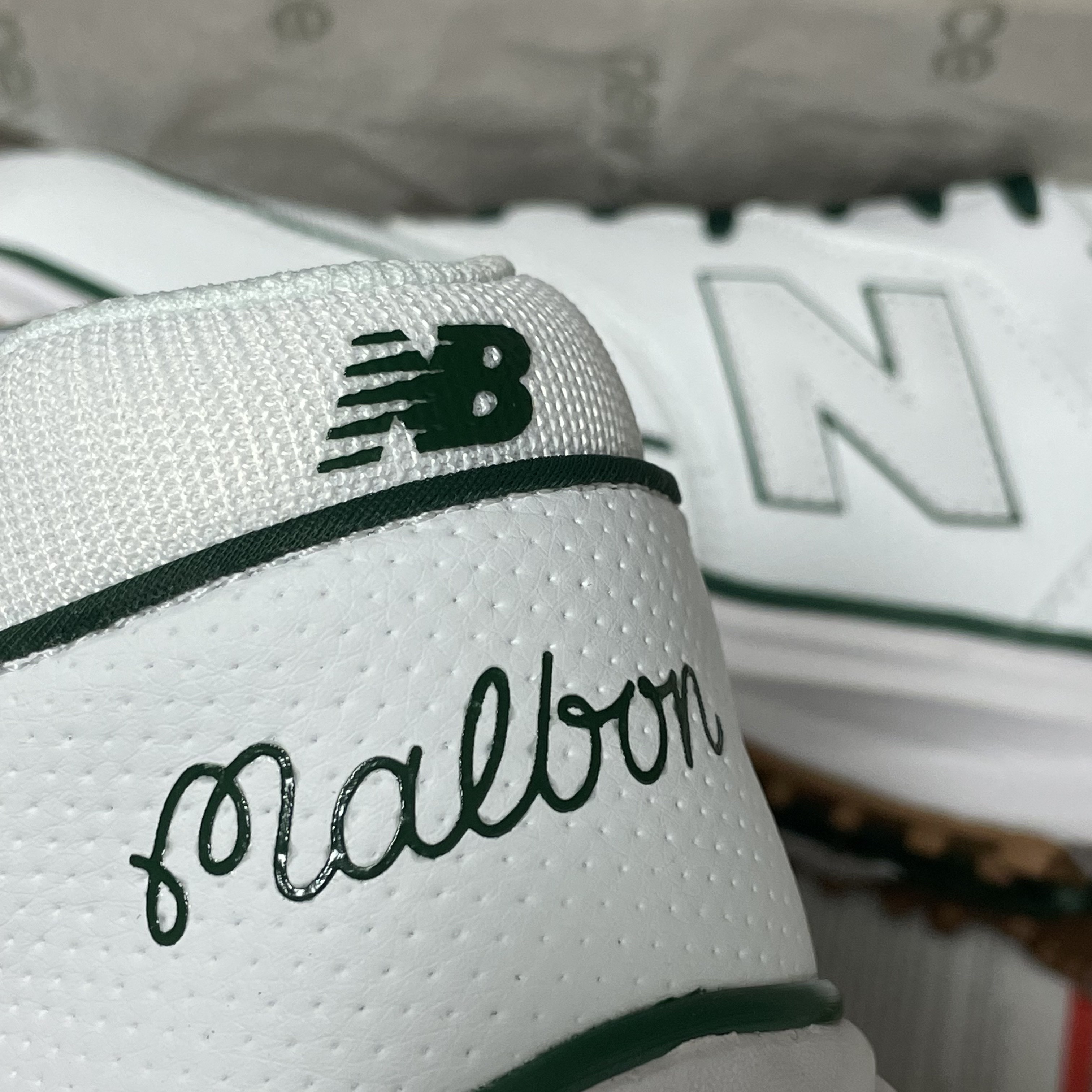 New Balance x Malbon 997 Golf White Green 착용 스타일 - 3