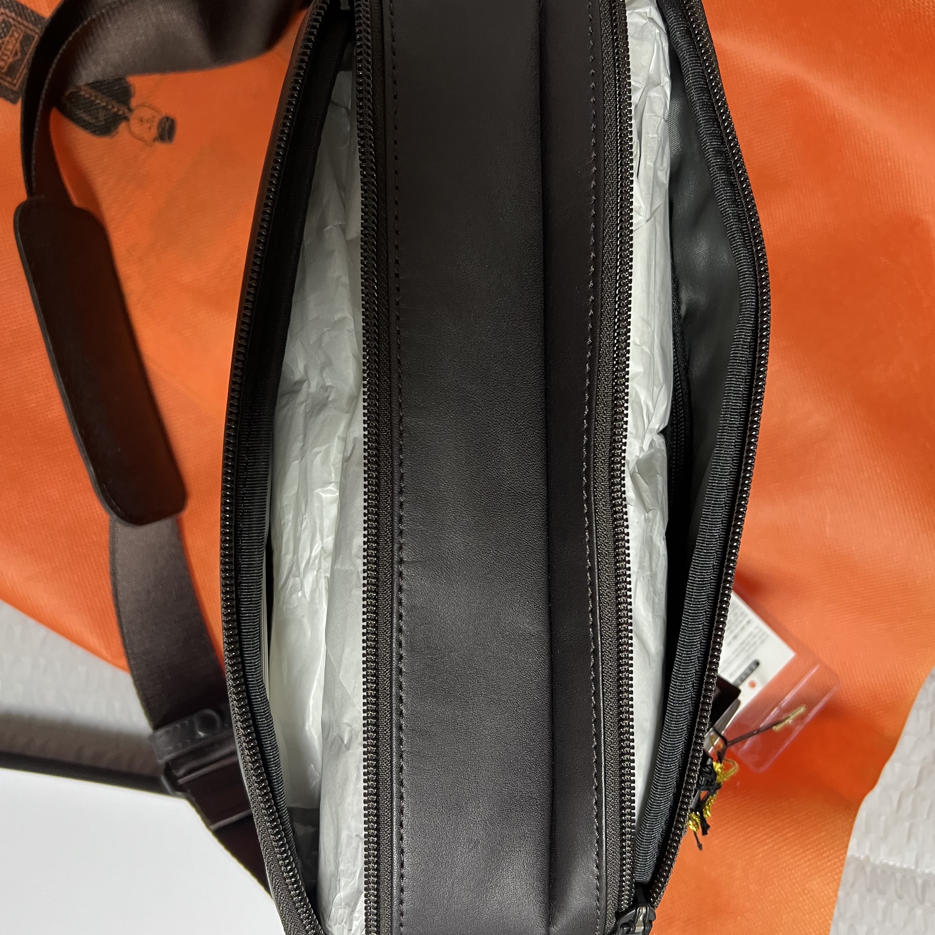 Porter Amaze Shoulder Bag L Brown 착용 스타일 - 2
