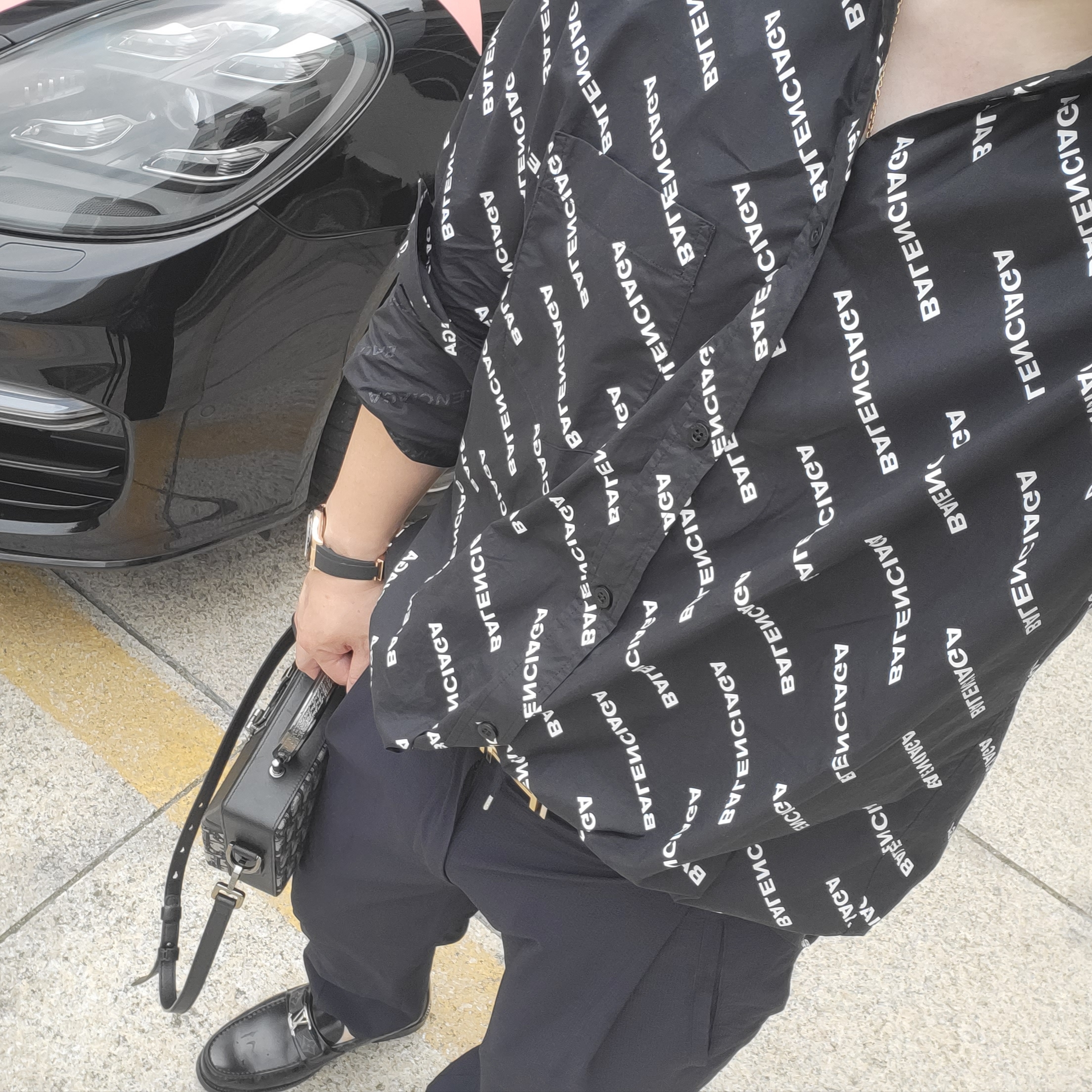 (W) Nike Air Force 1 Fontanka Pearl White, Louis Vuitton LVSE Monogram Gradient T-Shirt Black White 착용 스타일 - 3