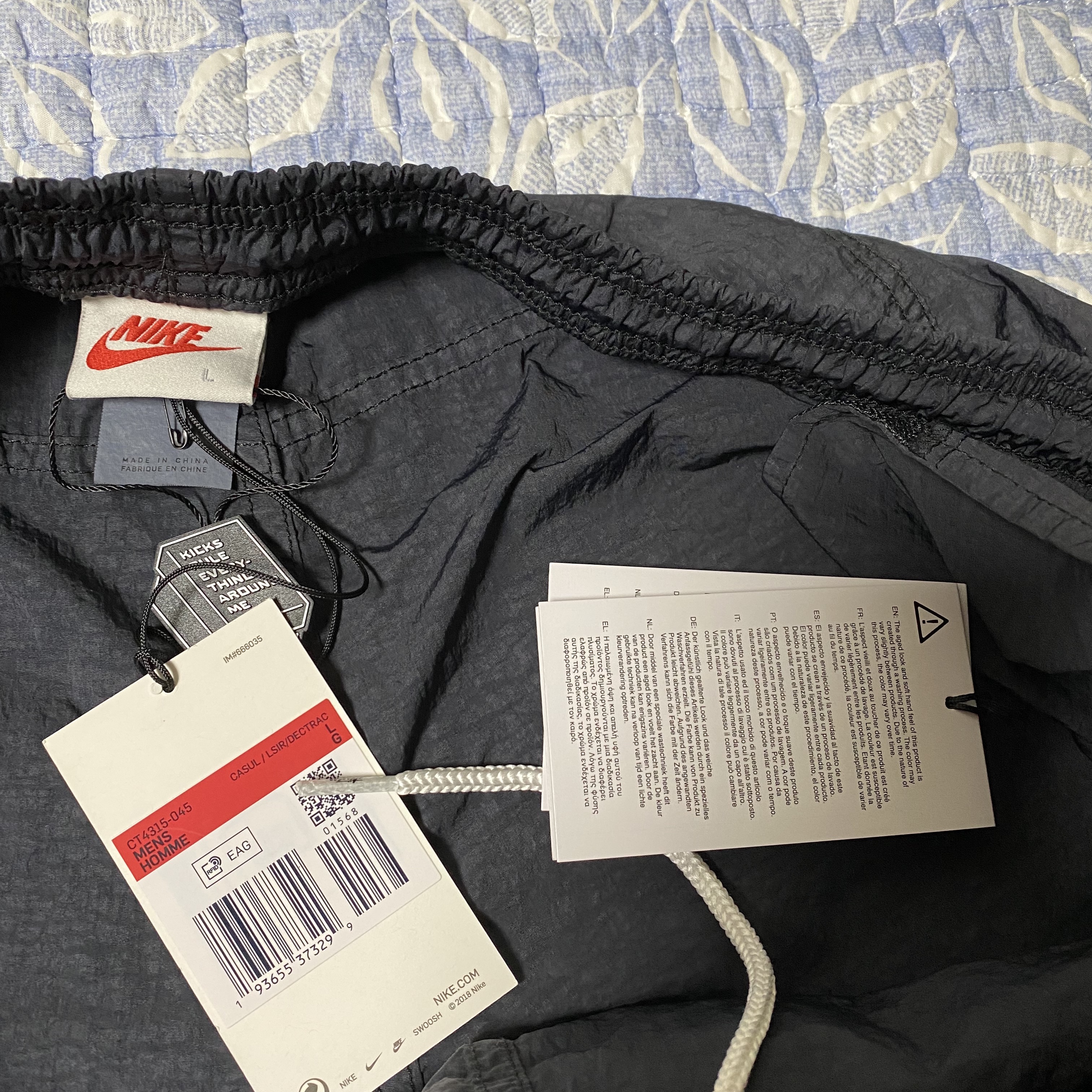 Nike x Stussy Water Shorts Off Noir 착용 스타일 - 2