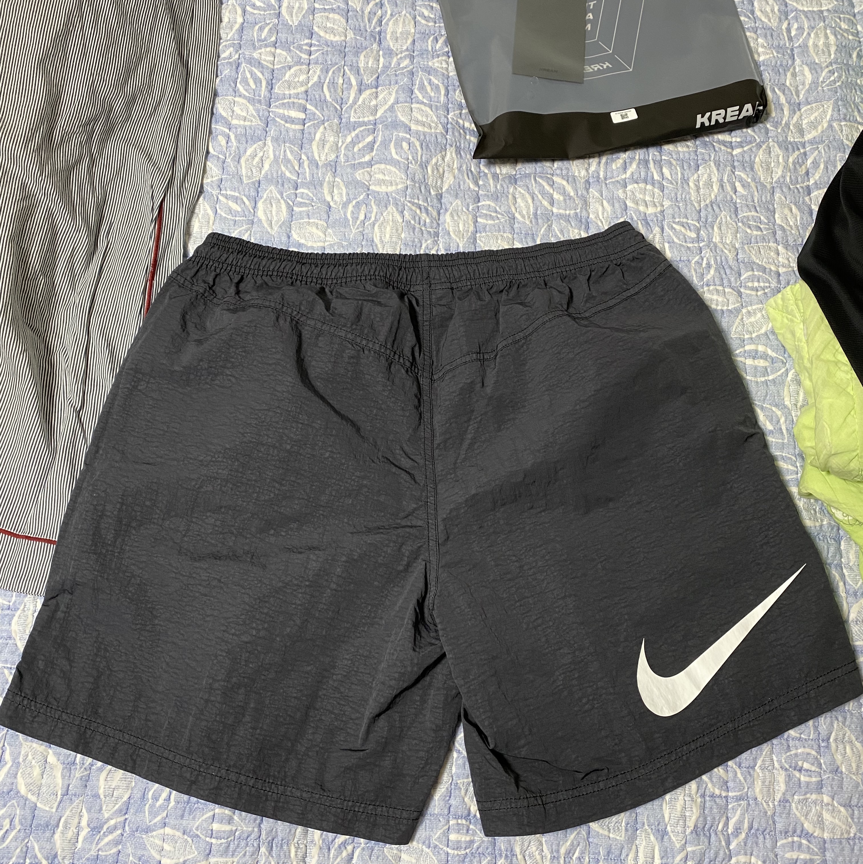 Nike x Stussy Water Shorts Off Noir 착용 스타일 - 1