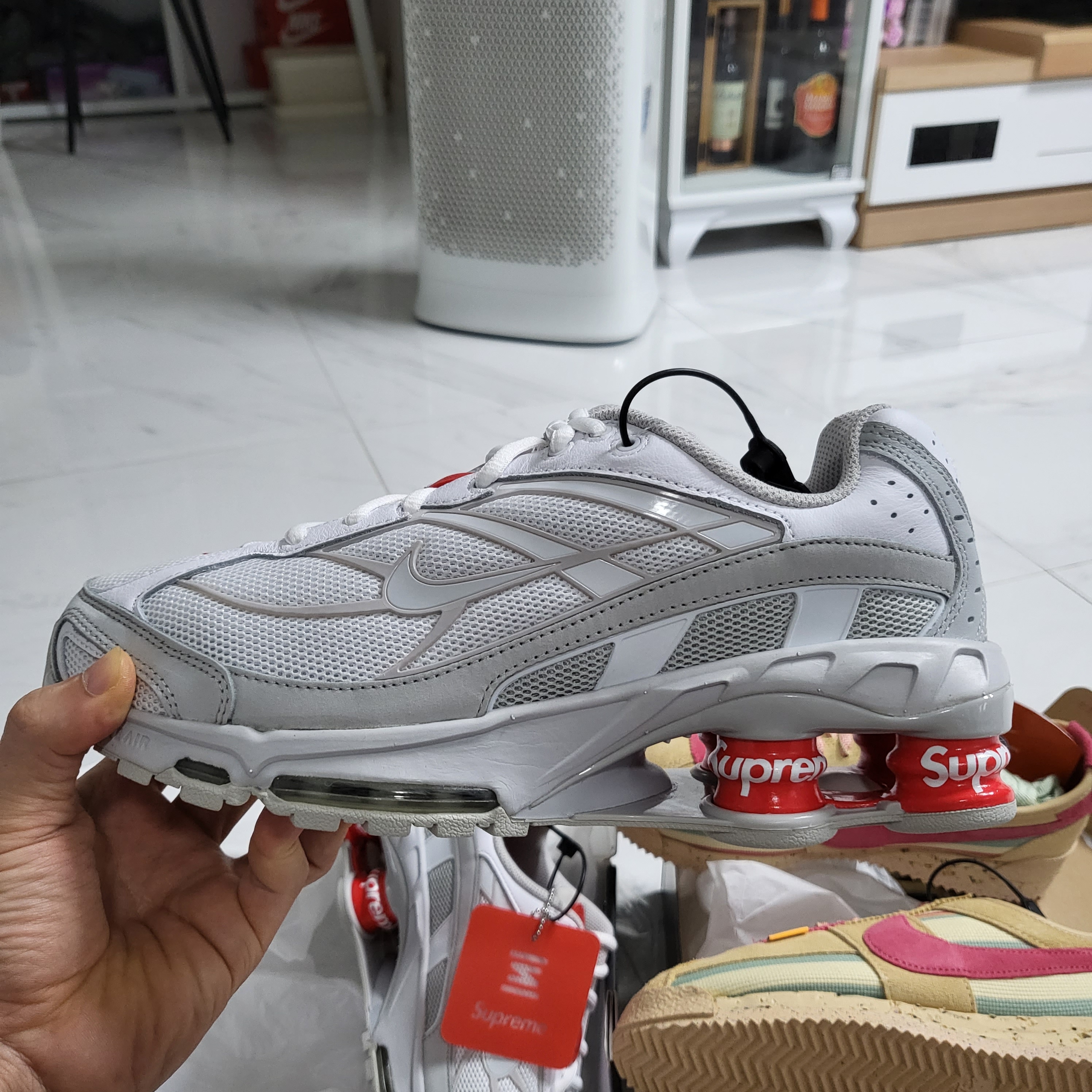 Nike x Supreme Shox Ride 2 SP White, Nike x Union Cortez SP Sesame 착용 스타일 - 1