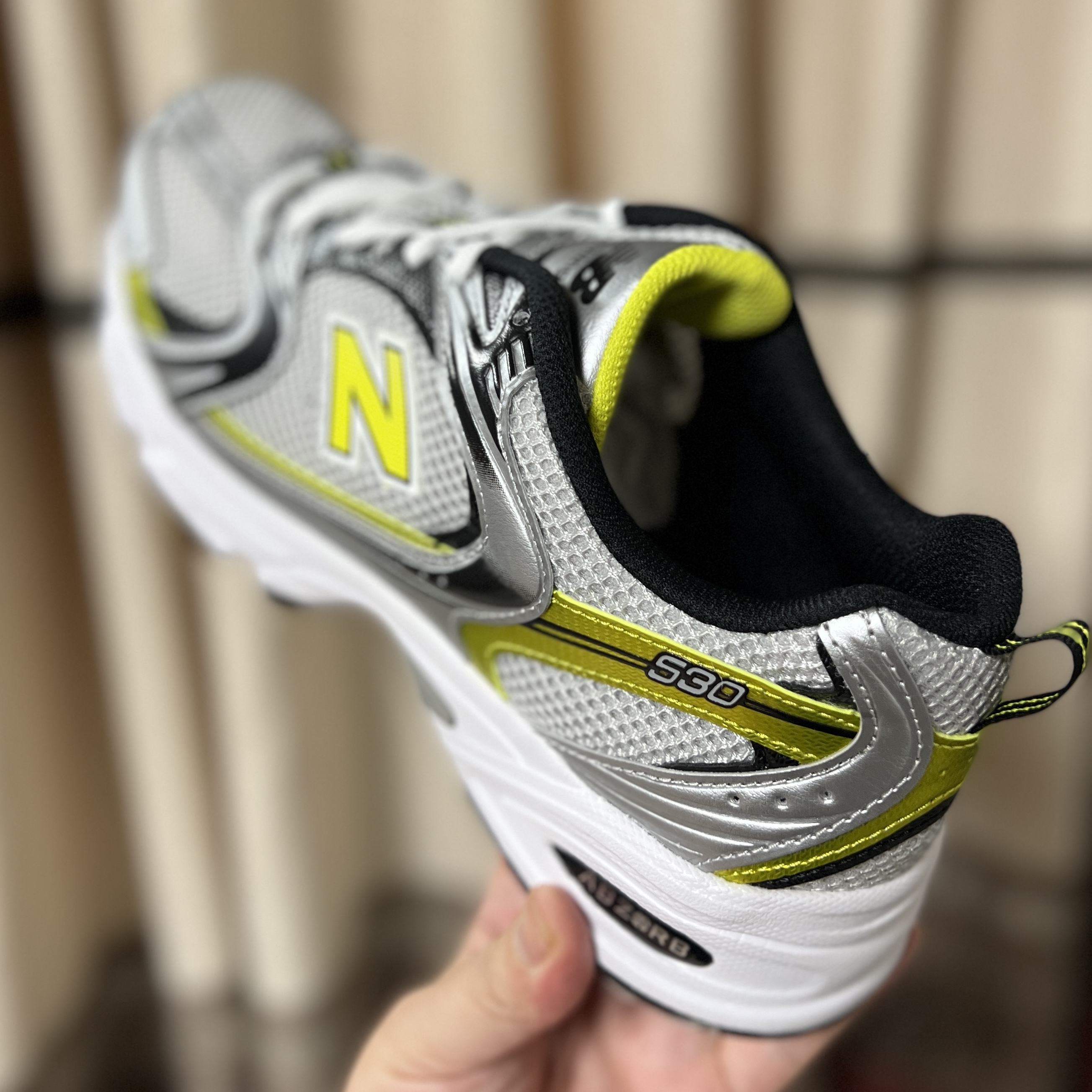 New Balance 530 Silver 착용 스타일 - 2
