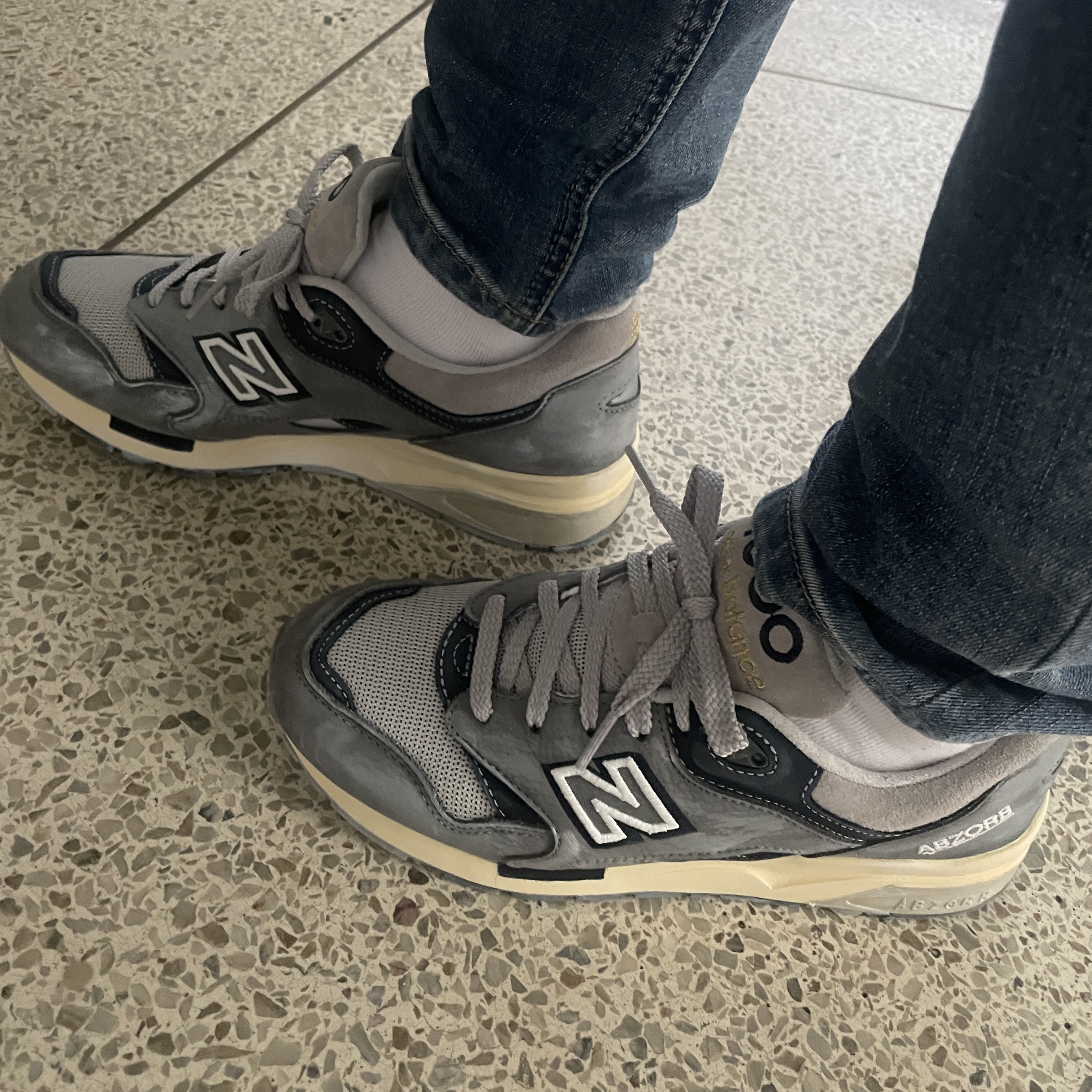 New Balance 1600 Premium Vintage Grey 착용 스타일 - 3