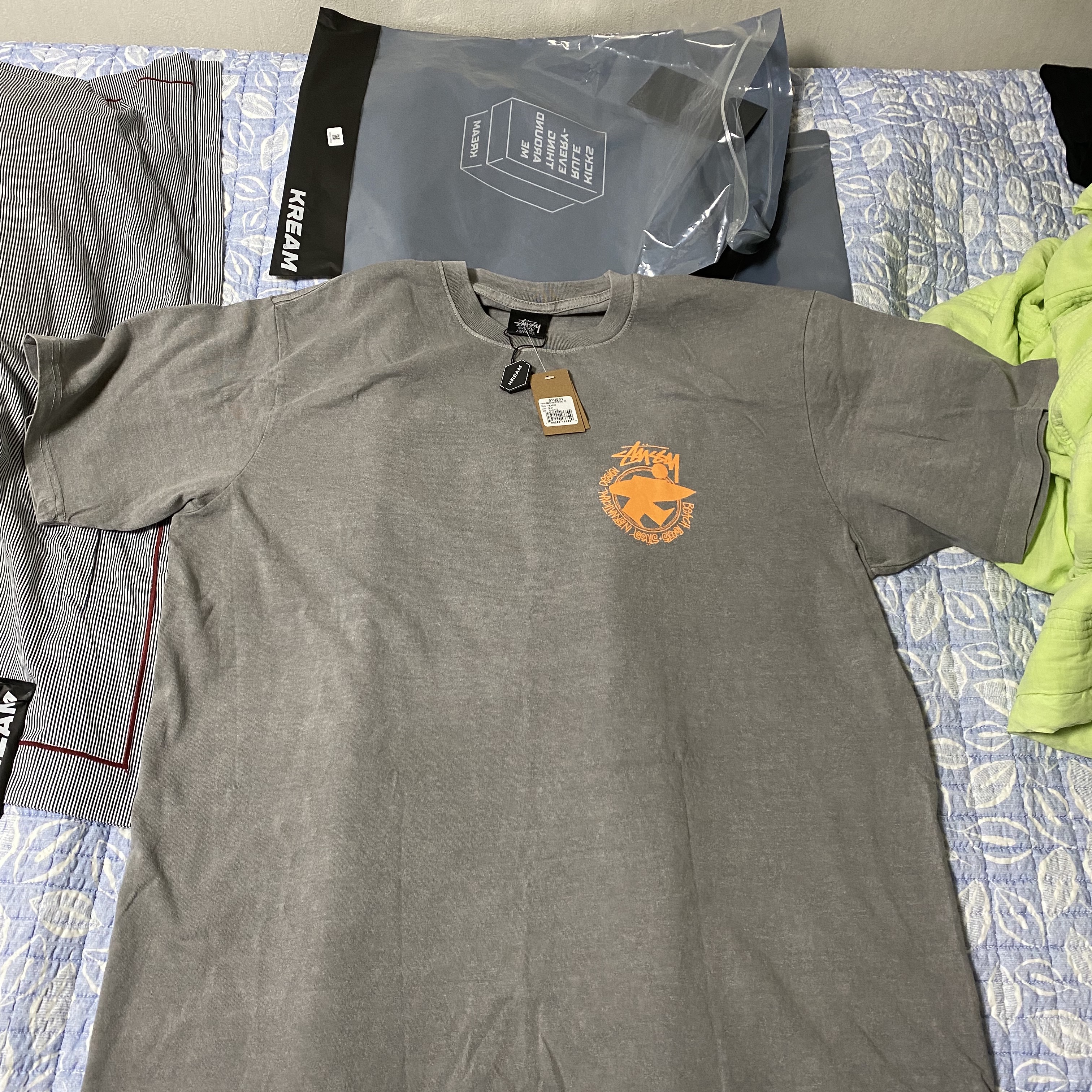 Stussy Beach Roots T-Shirt Grey 착용 스타일 - 2