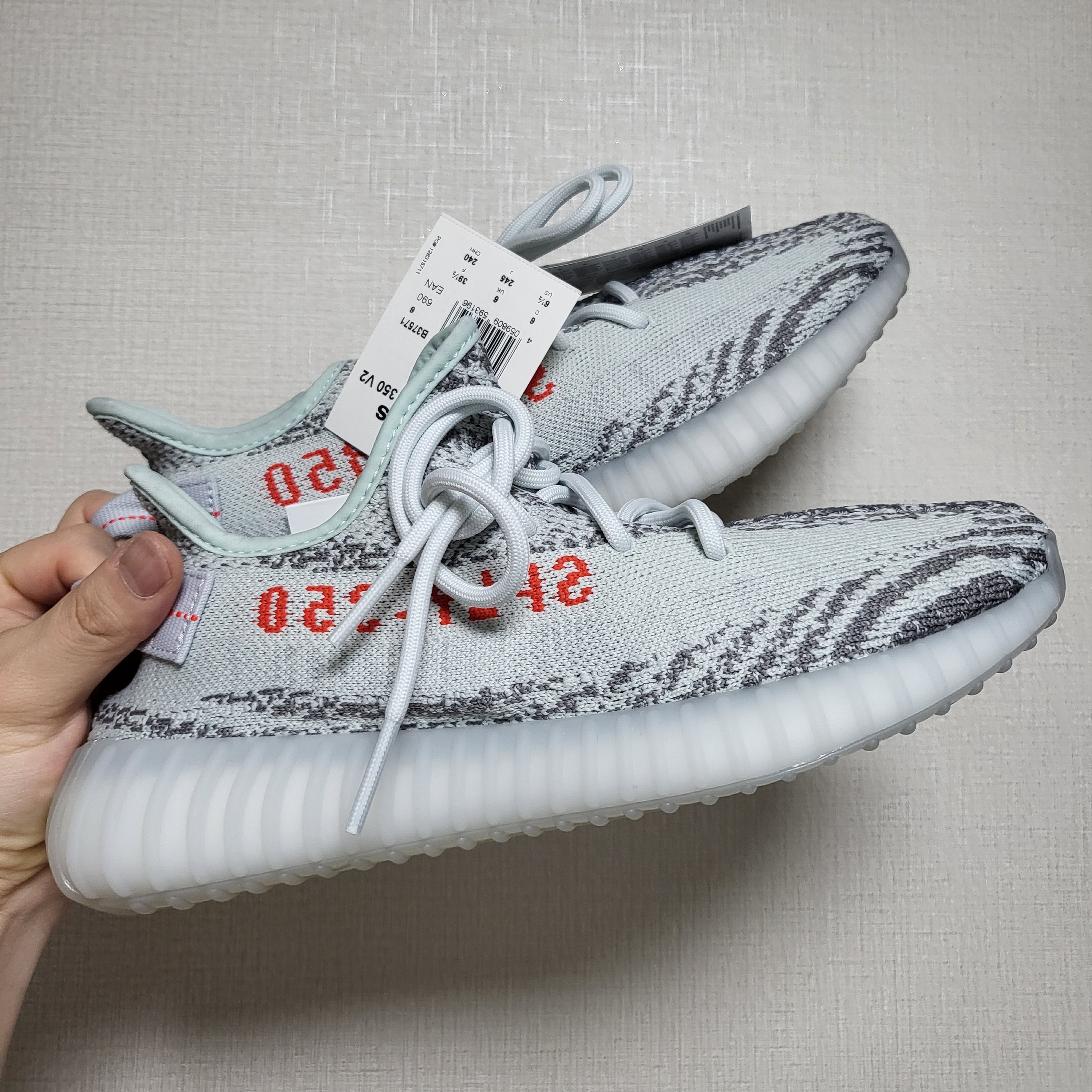 Adidas Yeezy Boost 350 V2 Blue Tint 2017 착용 스타일