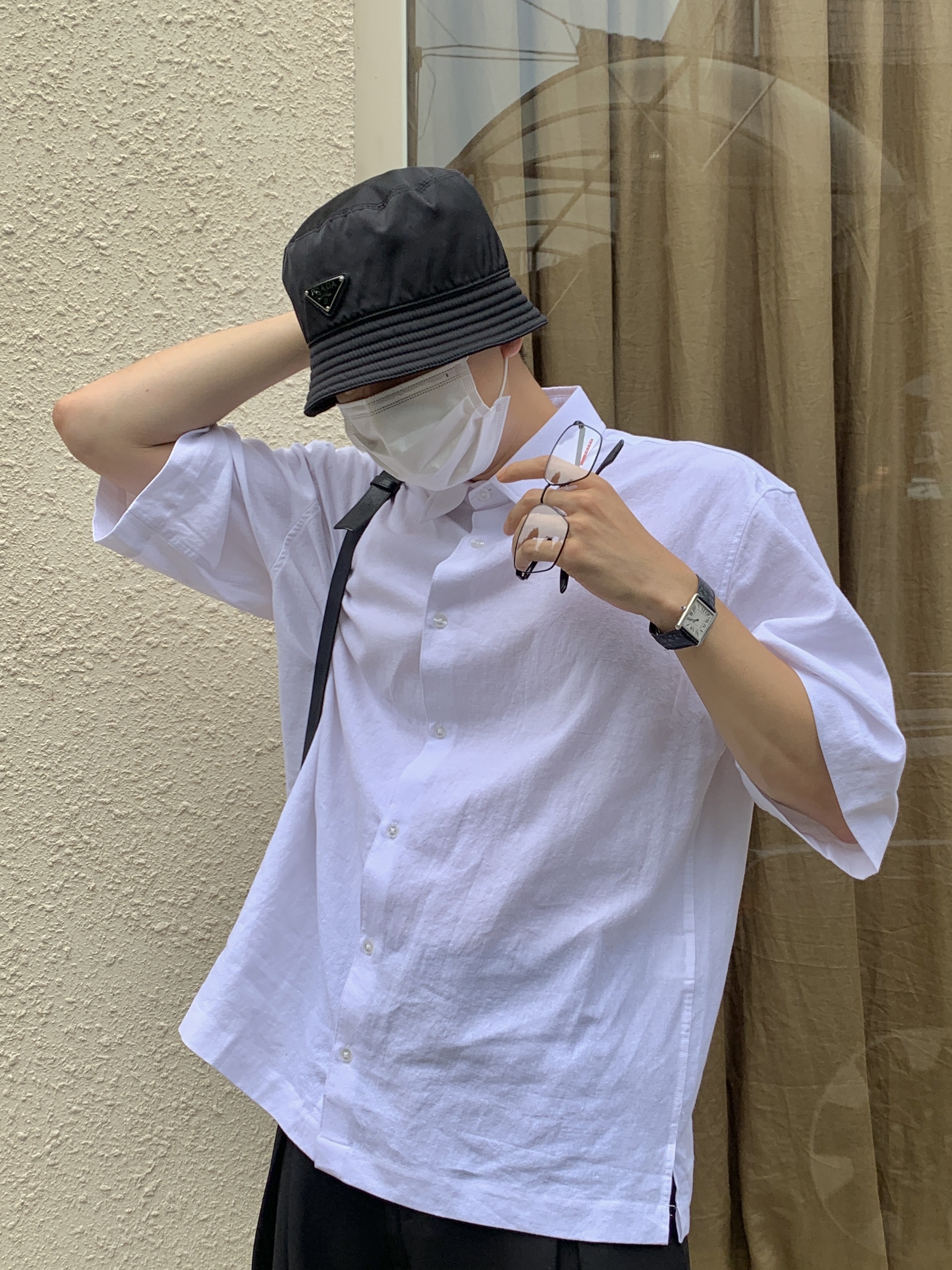 Prada Re-Nylon Bucket Hat Black, Cartier Tank Must Watch Small Quartz Steel Calfskin Black 착용 스타일 - 4