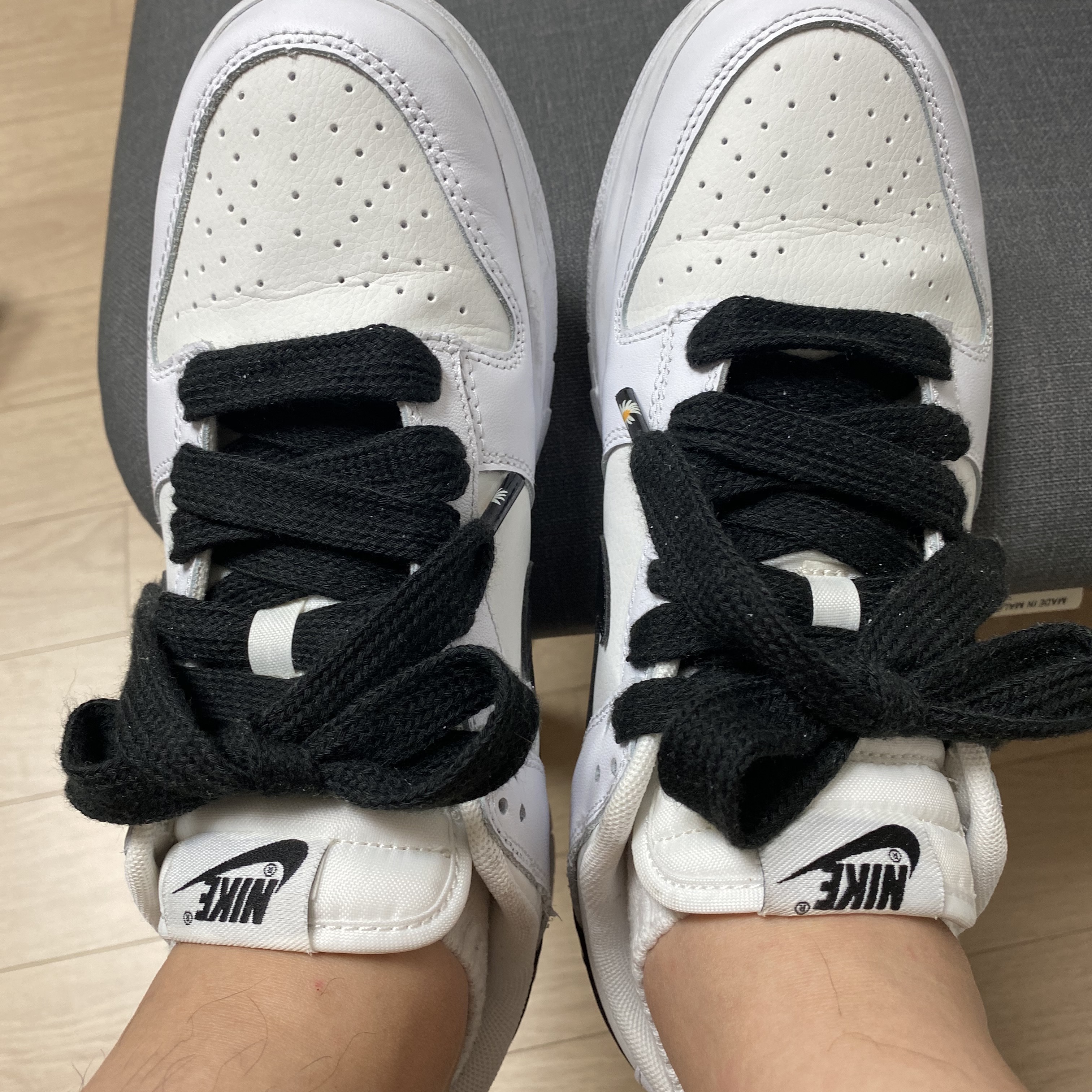 Nike Dunk Low Retro Summit White 착용 스타일 - 1