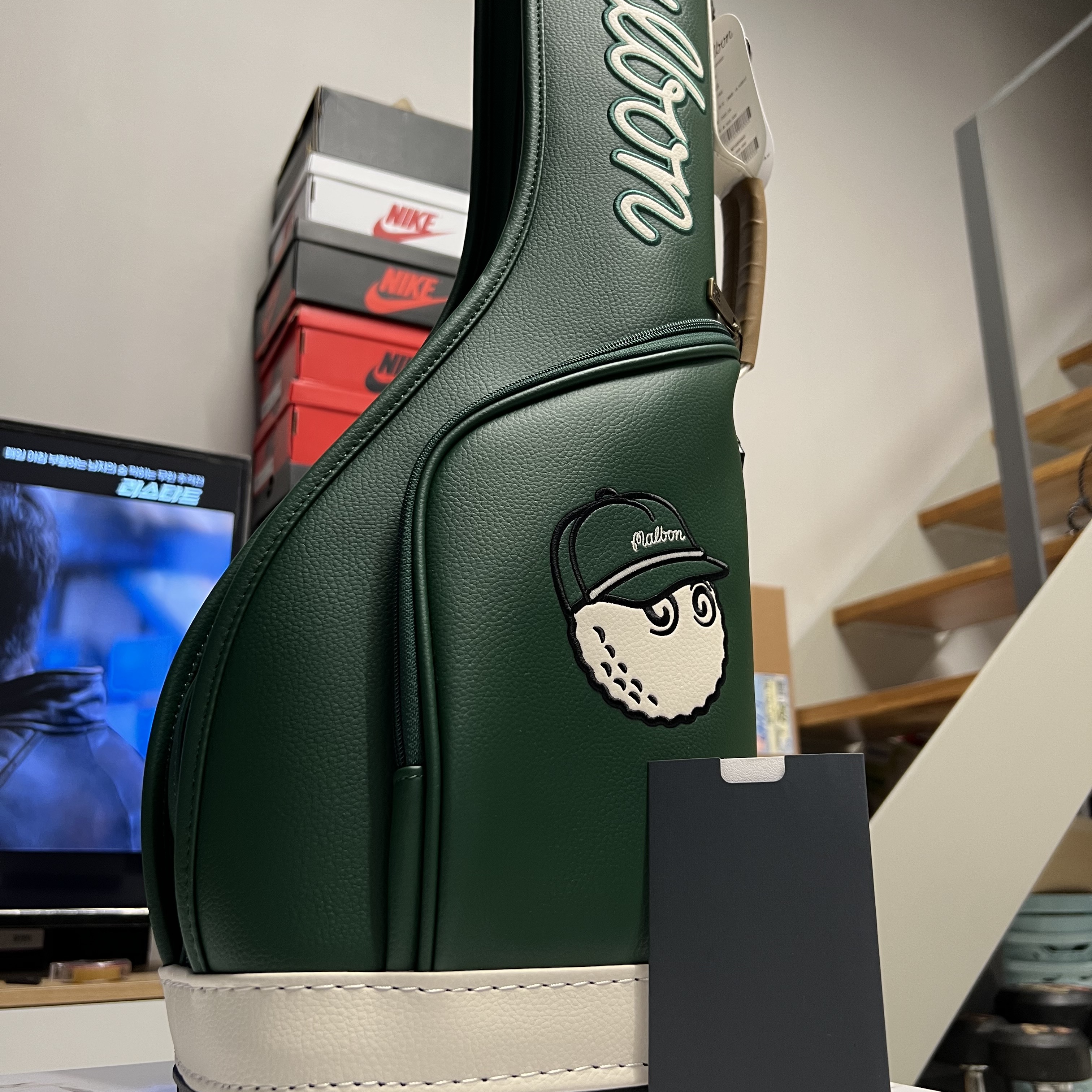 Malbon Golf M Bucket Classic Half Bag Green 착용 스타일 - 2