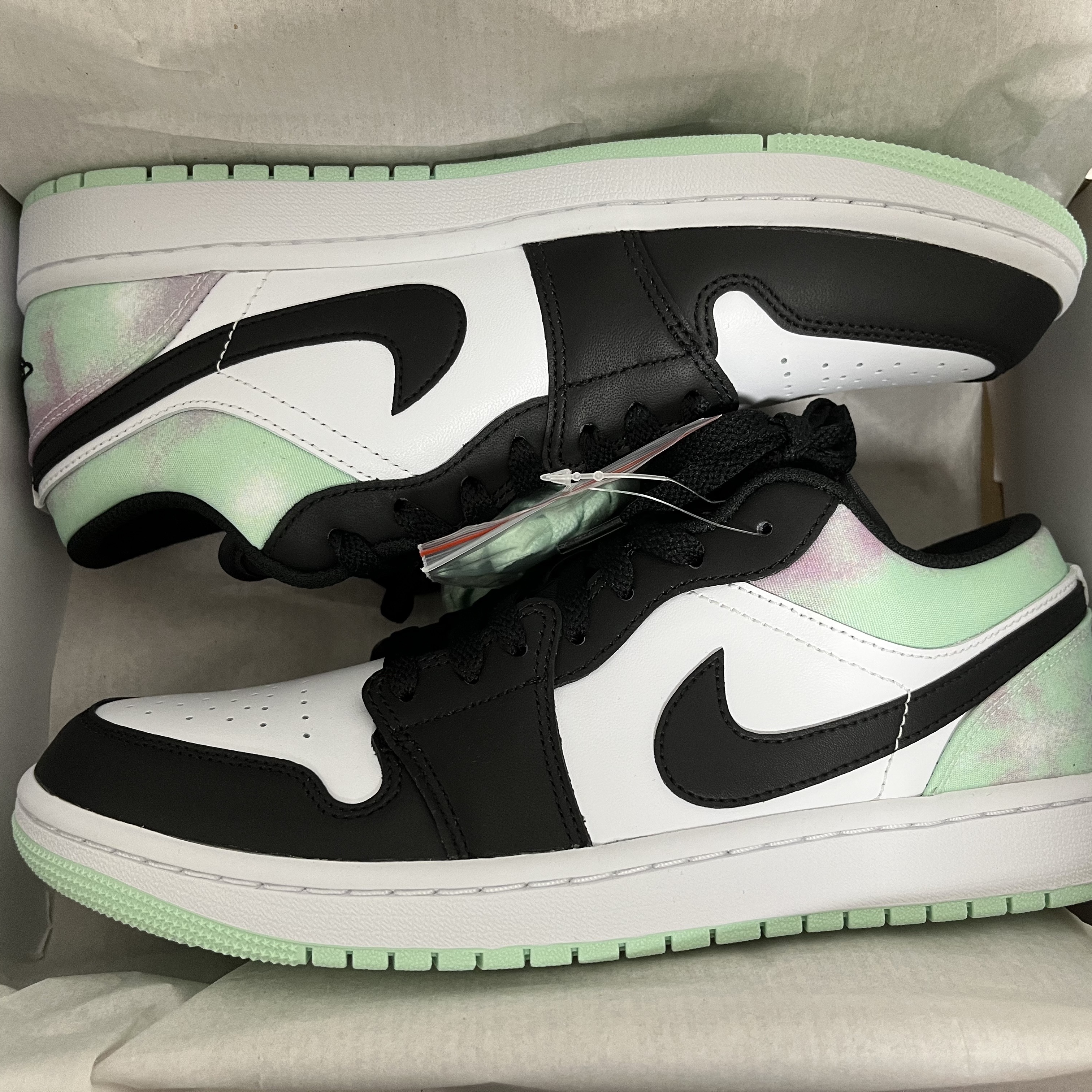Jordan 1 Low SE White Black Tie-Dye 착용 스타일 - 2