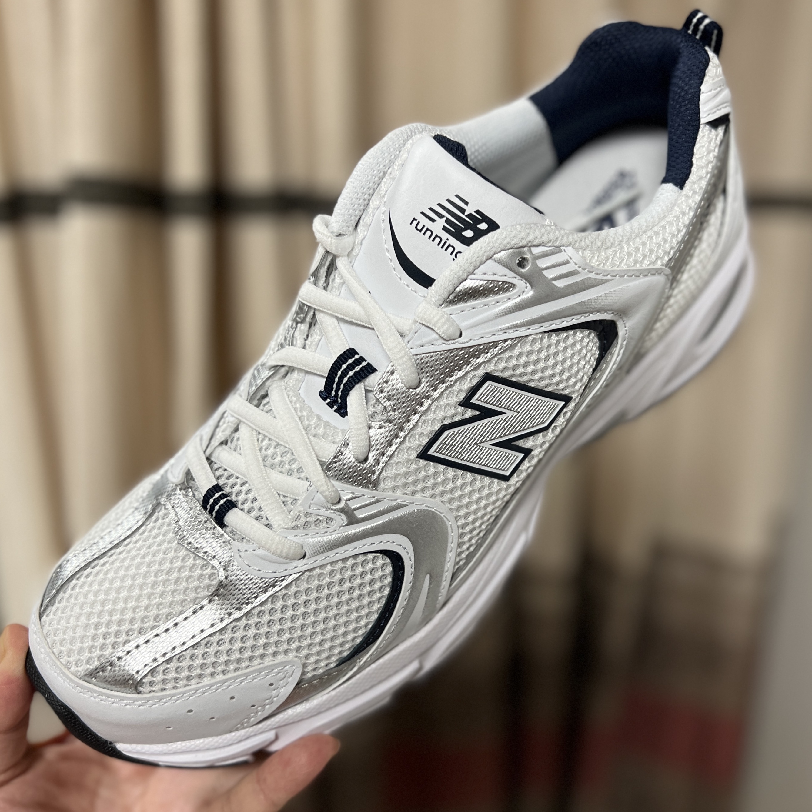 New Balance 530 White 착용 스타일 - 1