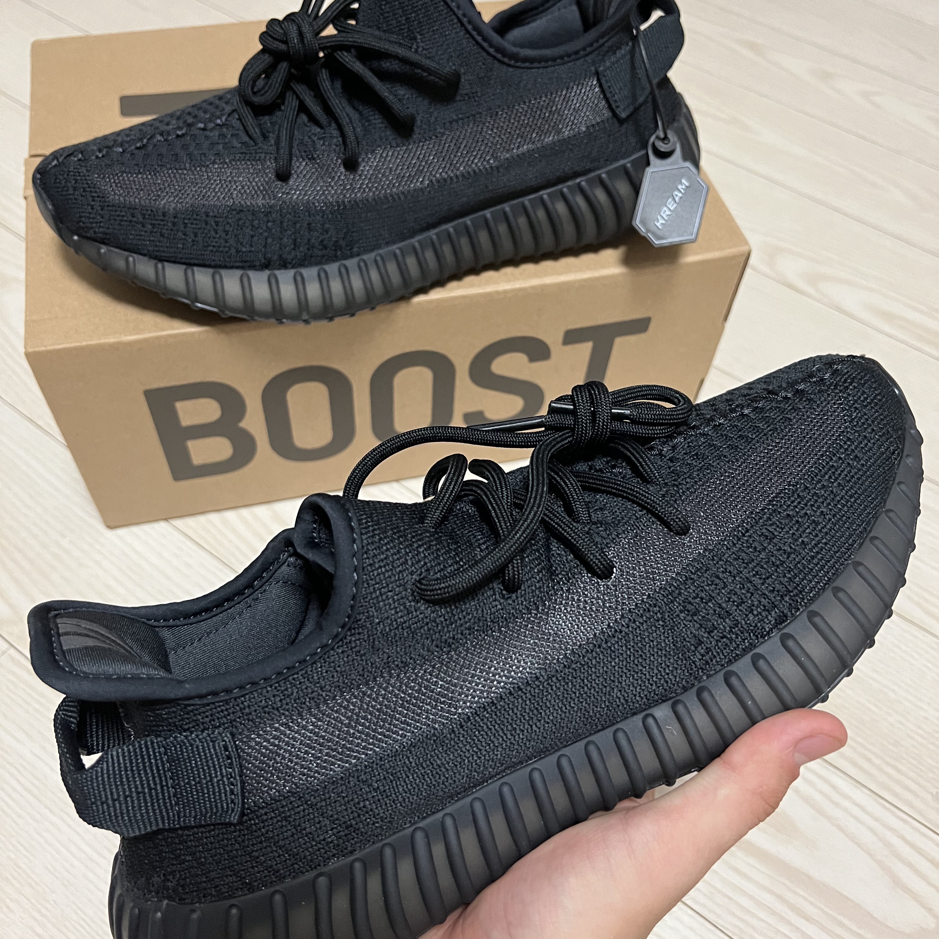 Adidas Yeezy Boost 350 V2 Onyx 착용 스타일