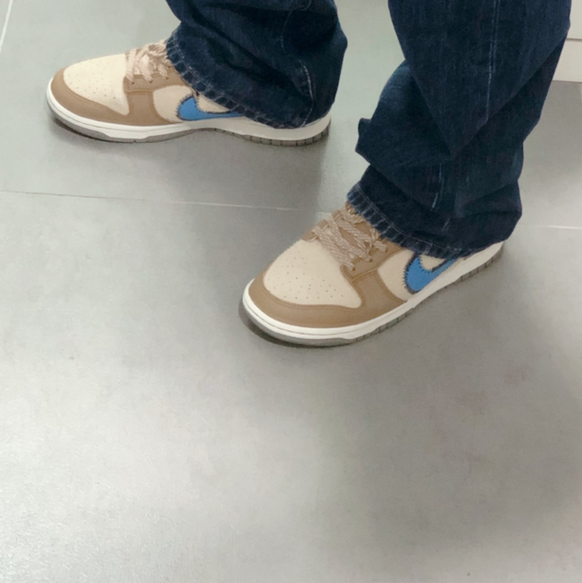 Nike x Size? Dunk Low Dark Driftwood Photo Blue, Essentials Short Sleeve Boxy Polo Taupe - 20FW 착용 스타일 - 2