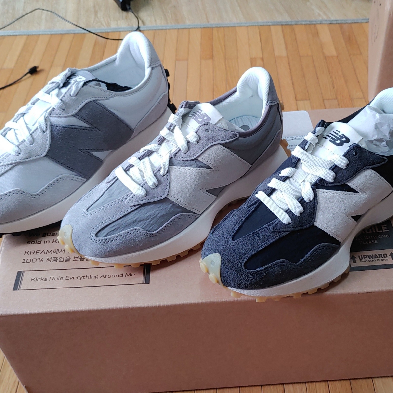 New Balance 327 Nimbus Cloud Rain Cloud, New Balance 327 Clean Vintage Black 착용 스타일 - 1